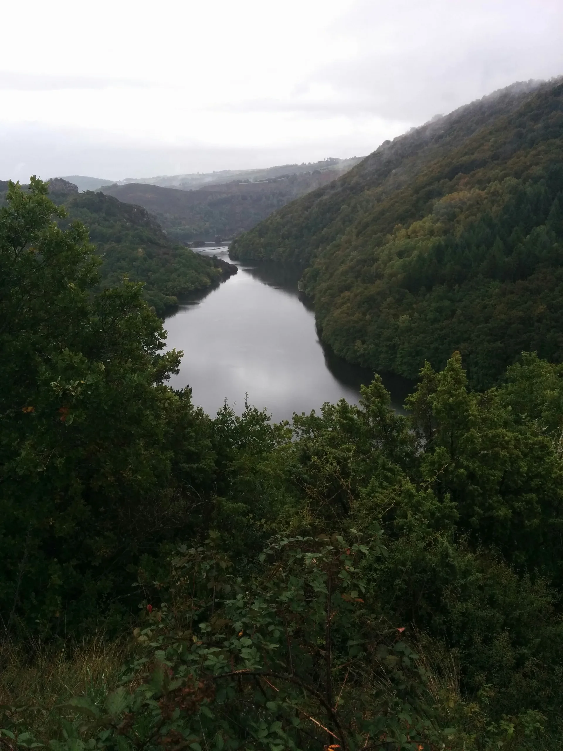 Lac de Lanau à Neuvéglise-sur-Truyère — À 1,3 km du lac