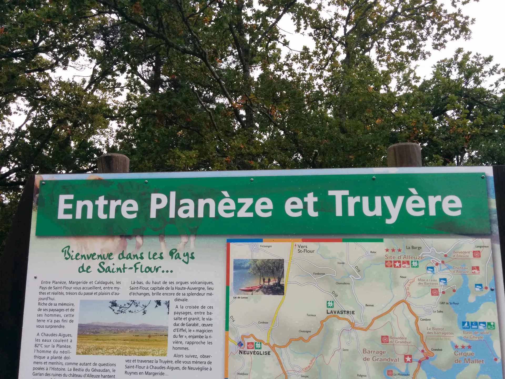 Lac de Lanau à Neuvéglise-sur-Truyère — À 1,3 km du lac