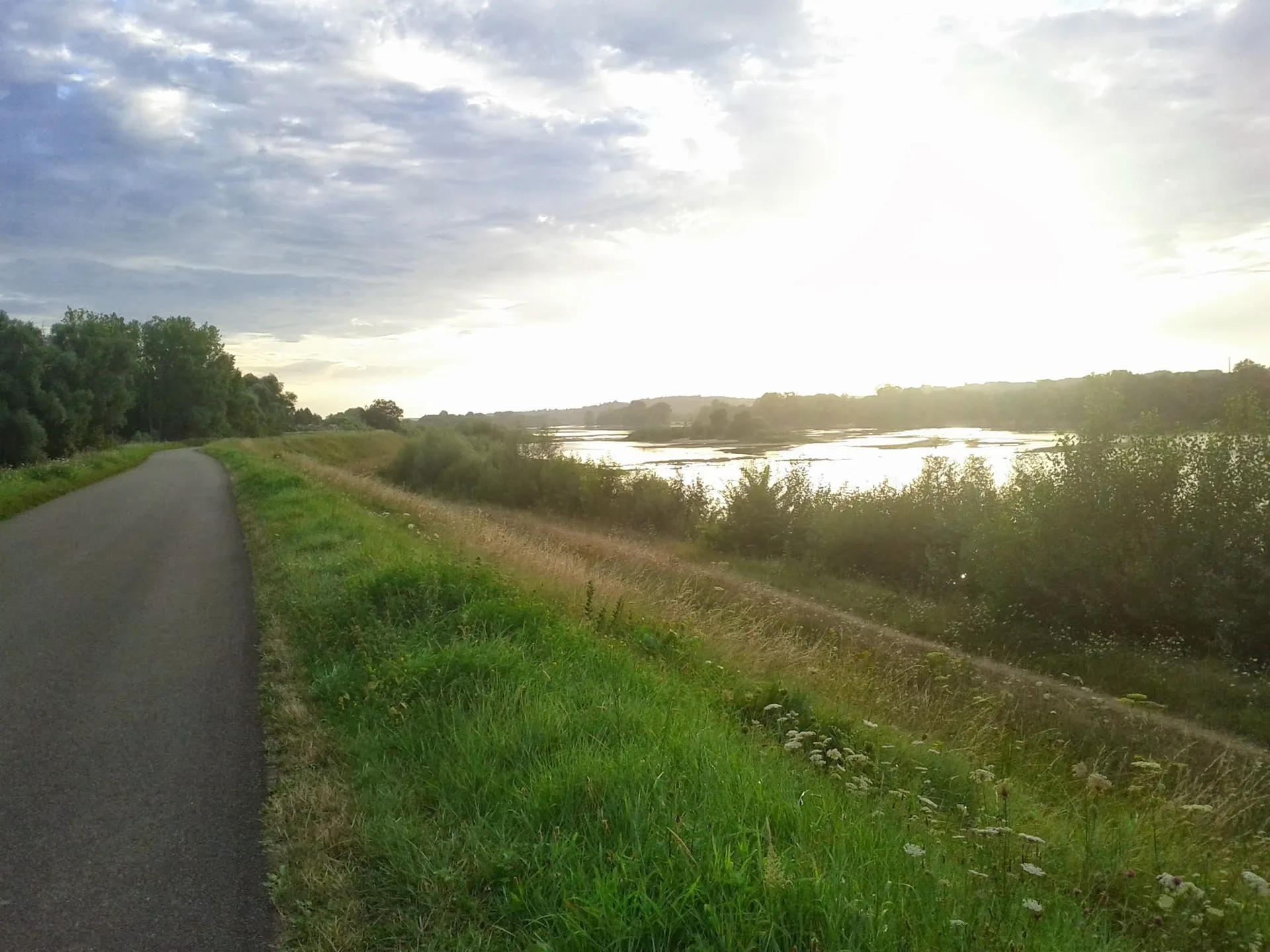 Lac de Langeais à Cinq-Mars-la-Pile — À 1,0 km du lac