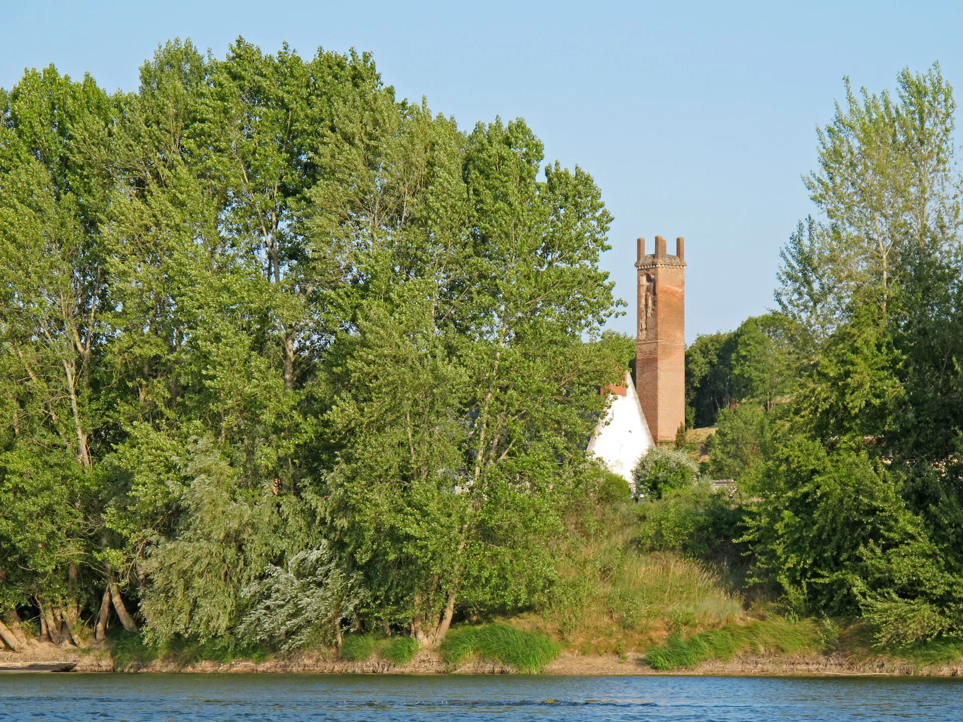 Lac de Langeais à Cinq-Mars-la-Pile — À 1,6 km du lac