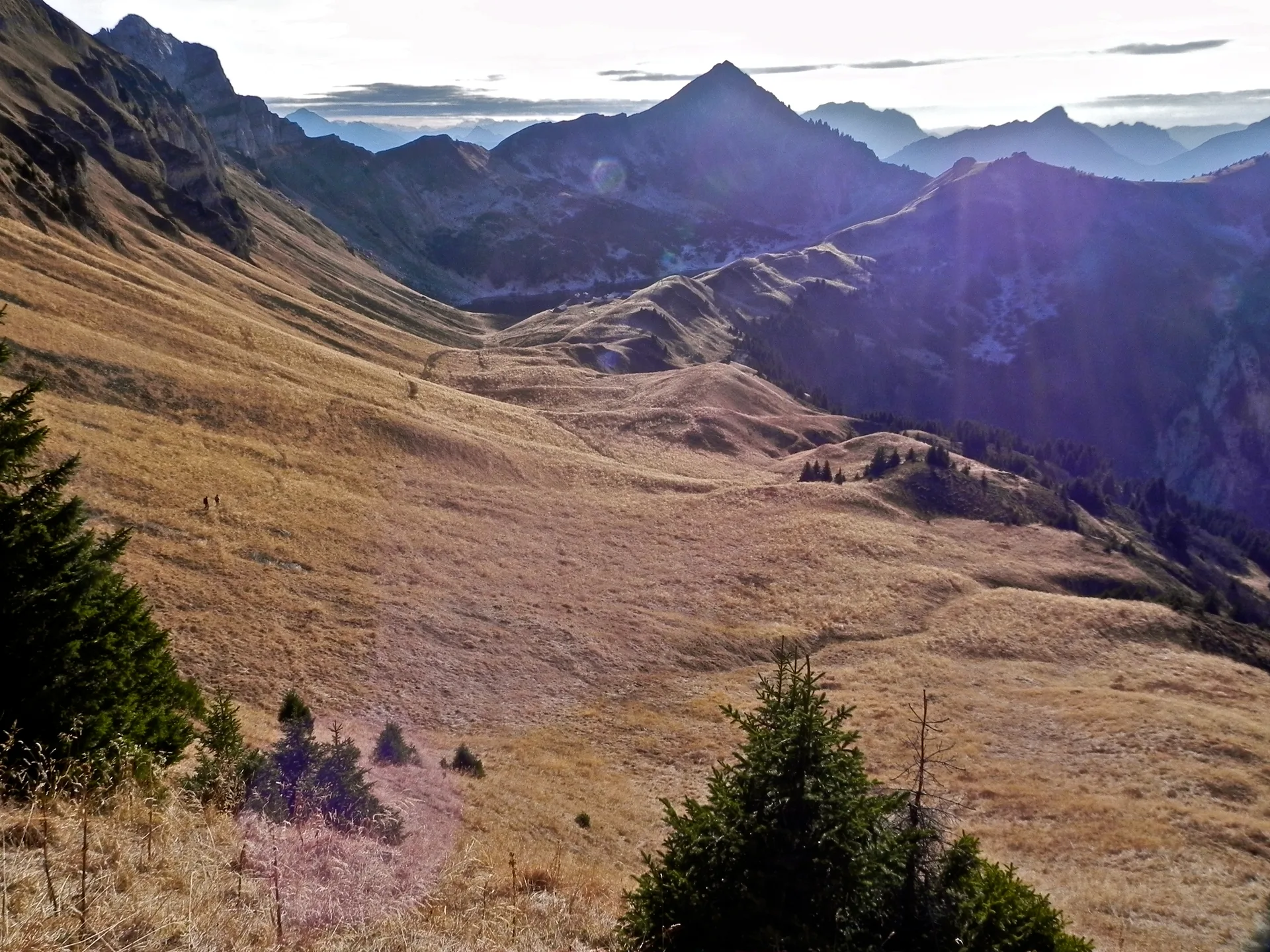 Lac de Lessy à Glières-Val-de-Borne — À 1,4 km du lac