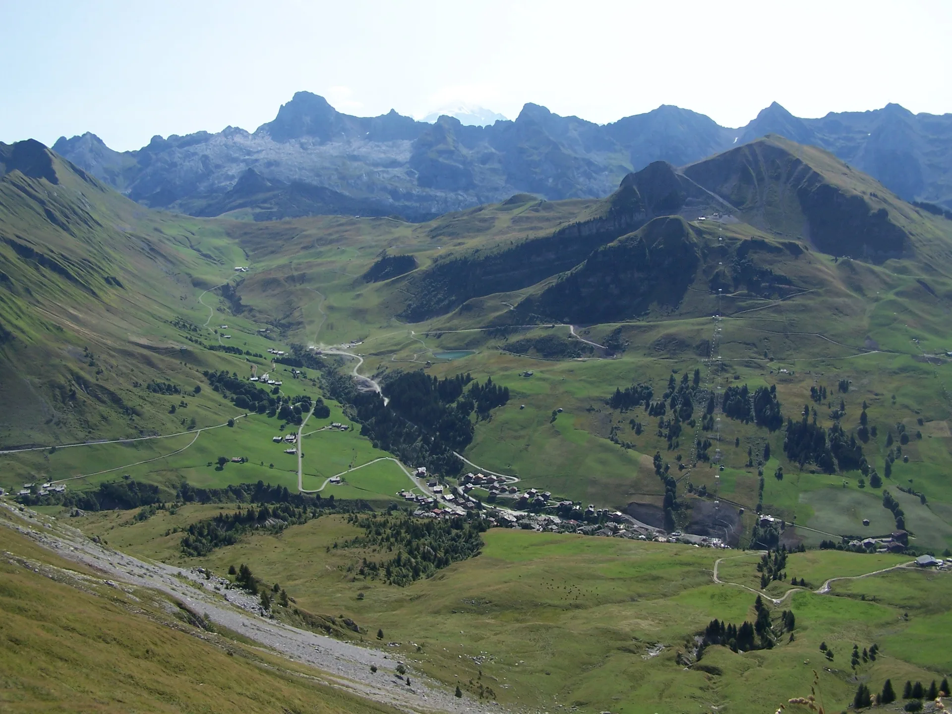 Lac de Lessy à Glières-Val-de-Borne — À 448 m du lac