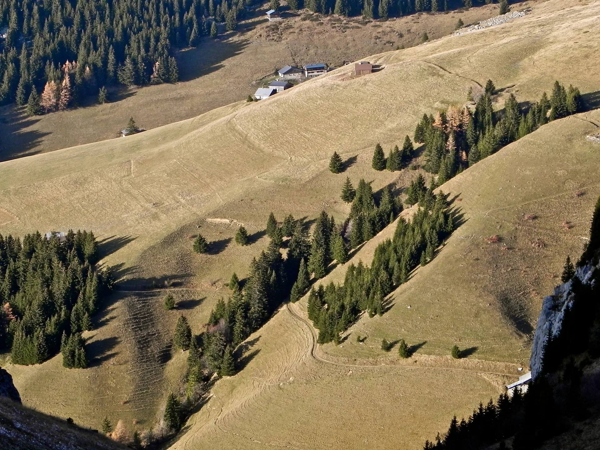 Lac de Lessy à Glières-Val-de-Borne — À 1,5 km du lac