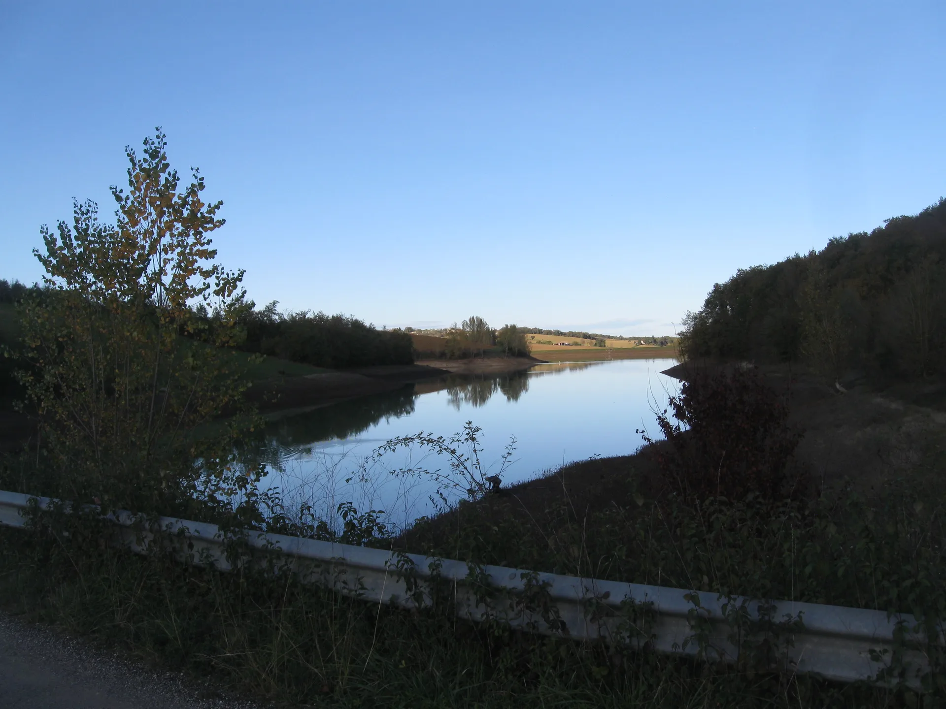 Lac de Marcaoue à Pellefigue — À 702 m du lac