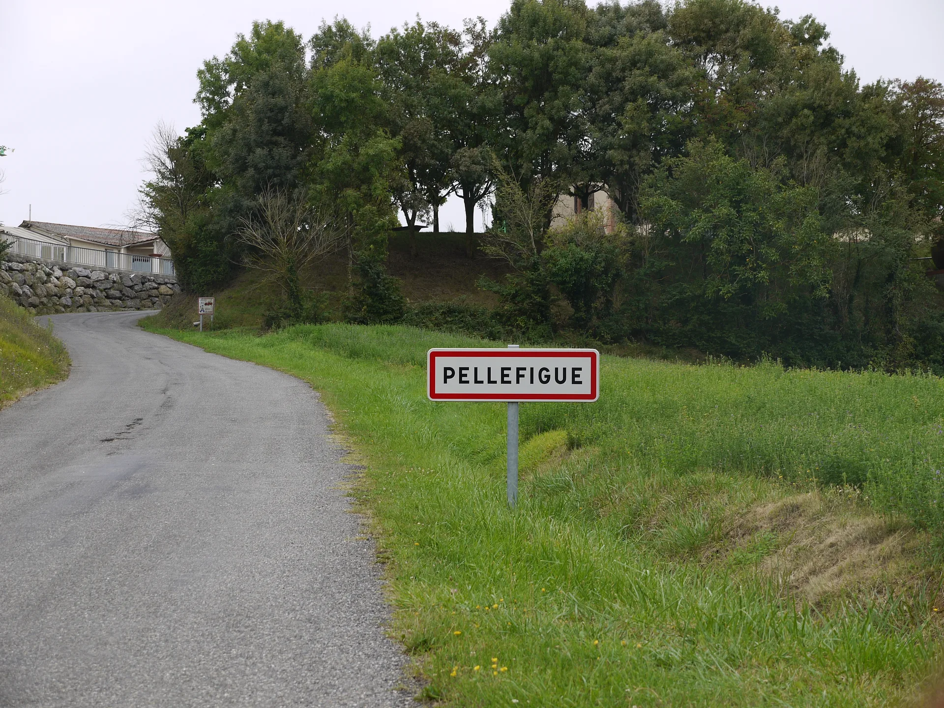 Lac de Marcaoue à Pellefigue — À 818 m du lac