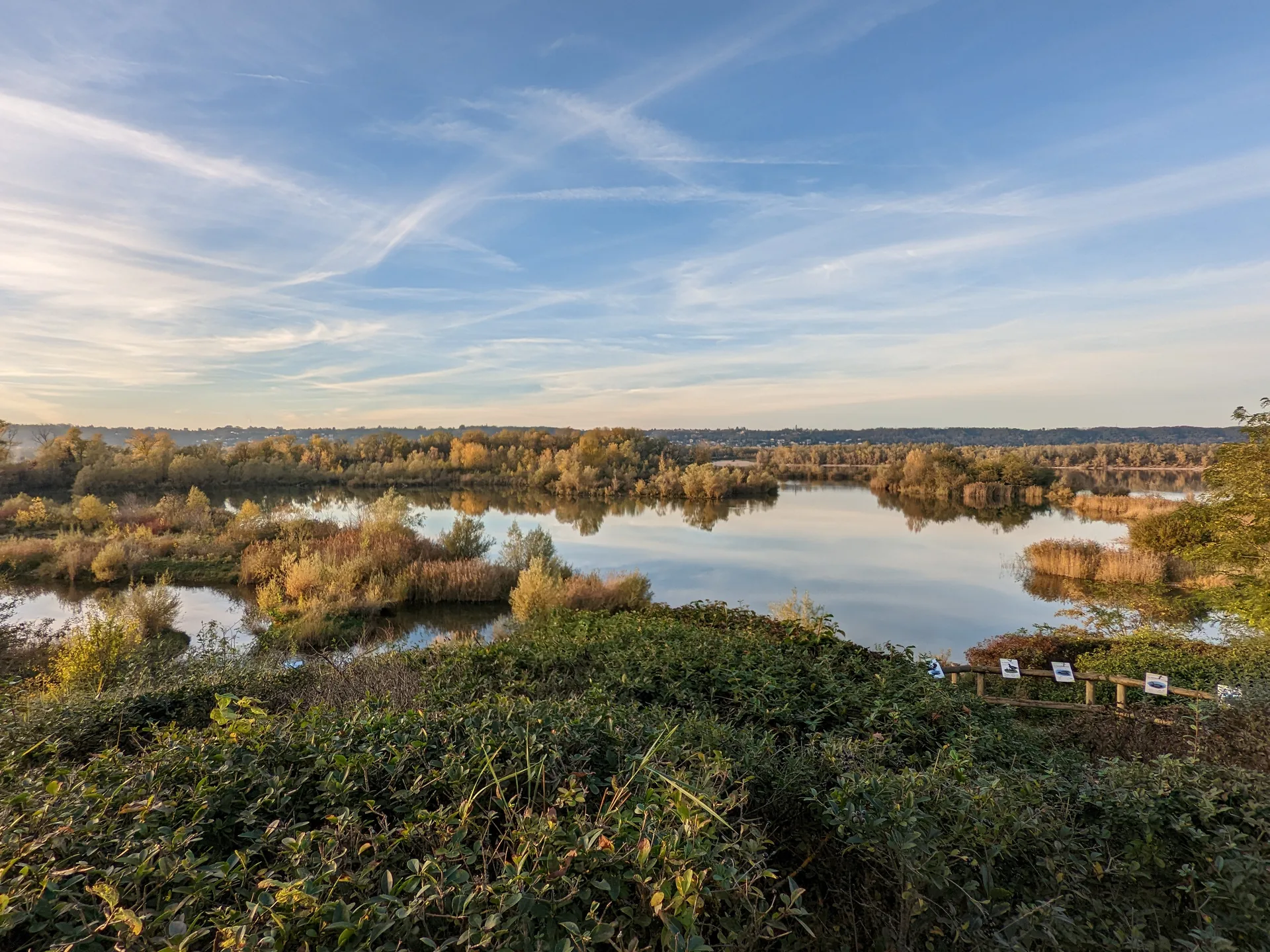 Lac de Miribel Jonage à Miribel — À 1,1 km du lac