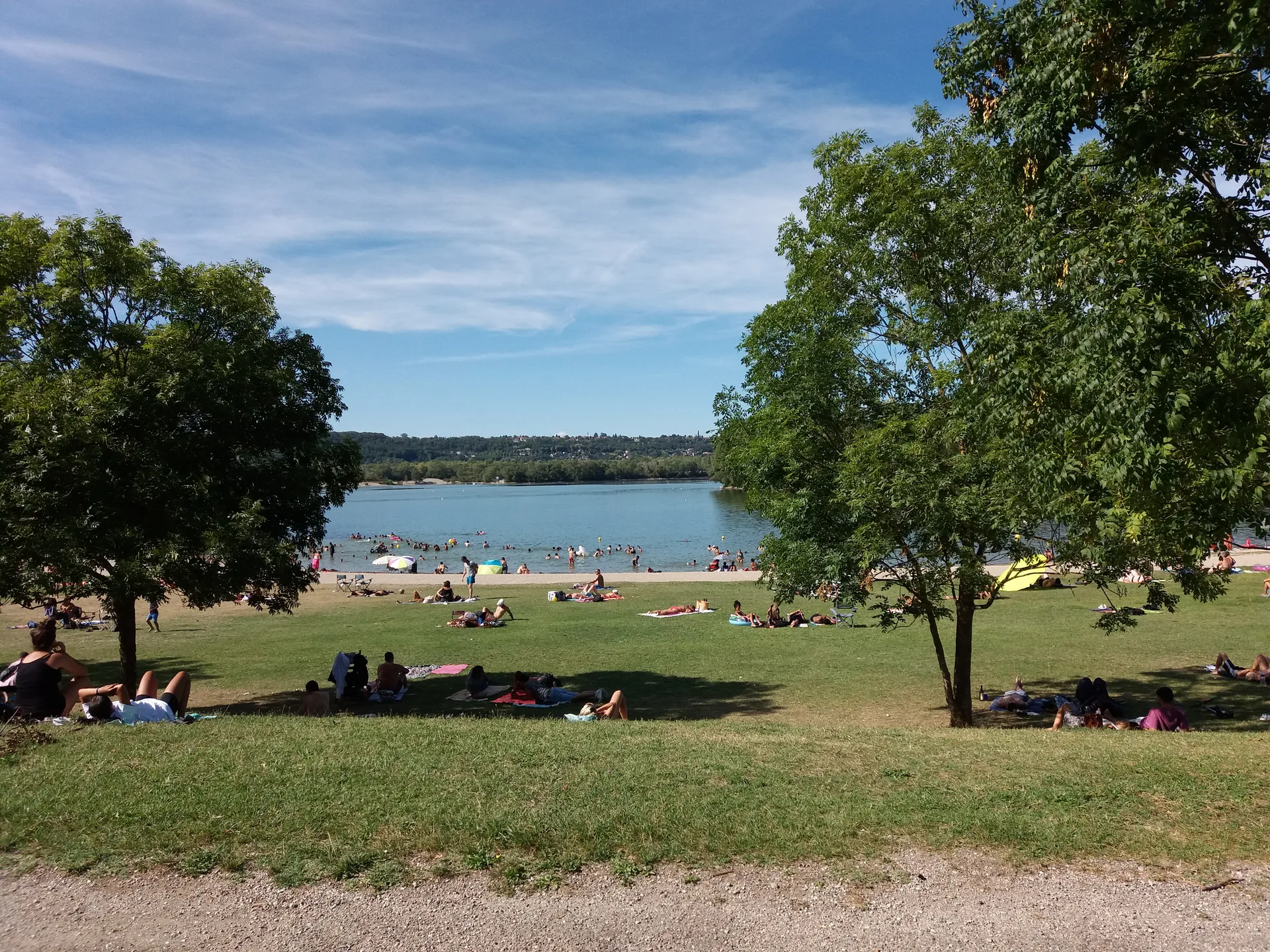 Lac de Miribel Jonage à Miribel — À 545 m du lac