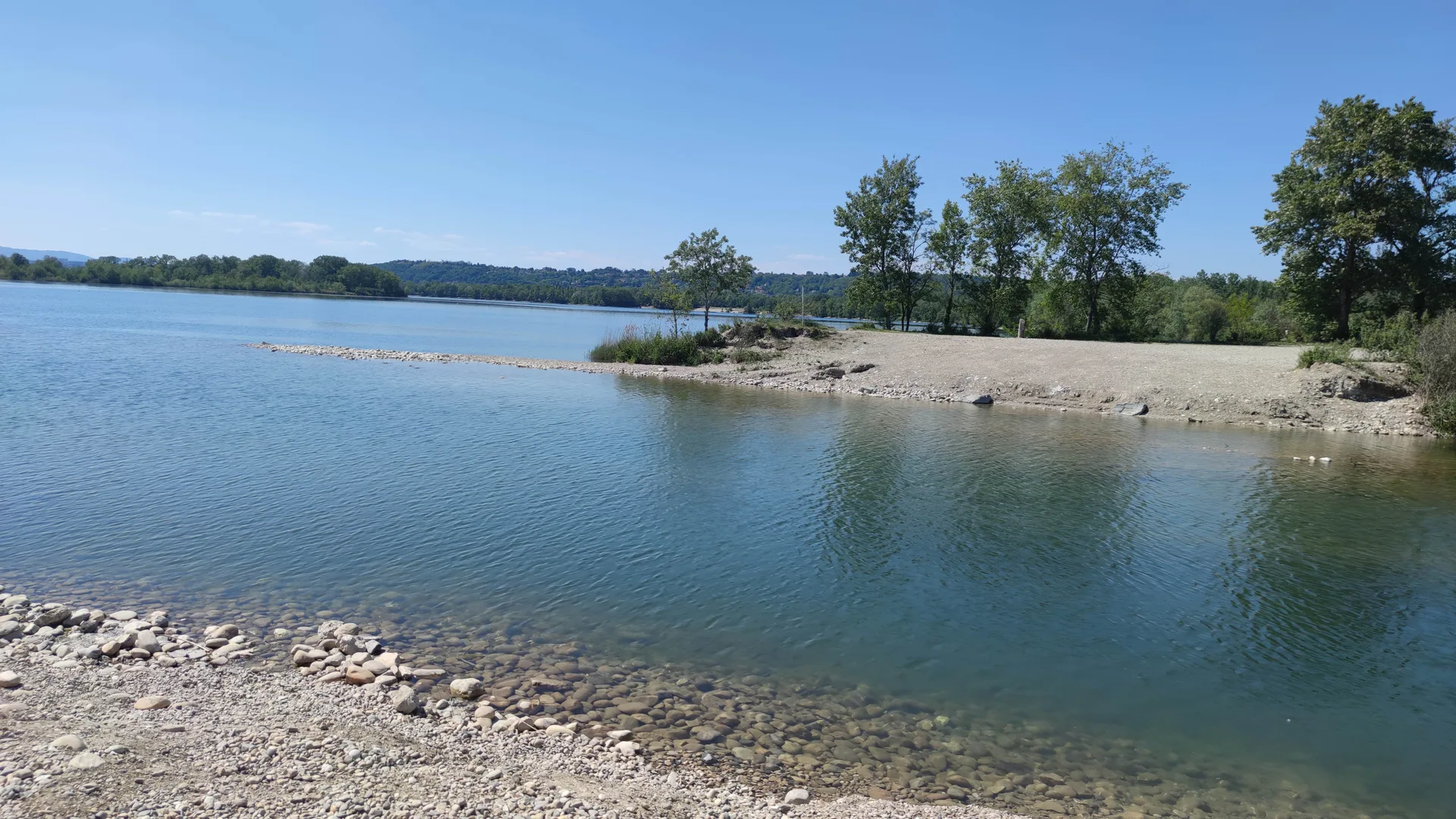 Lac de Miribel Jonage à Miribel — À 883 m du lac