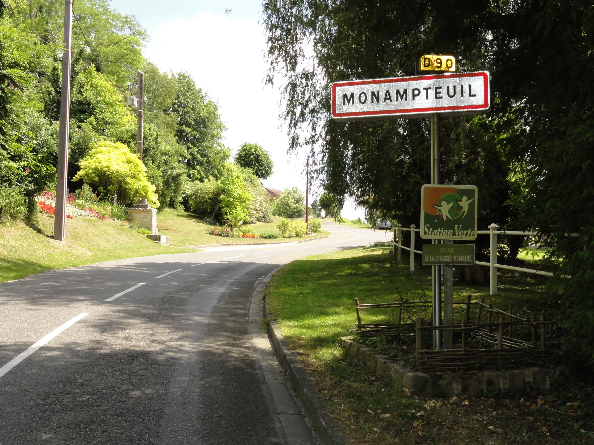 Lac de Monampteuil à Monampteuil — À 1,1 km du lac