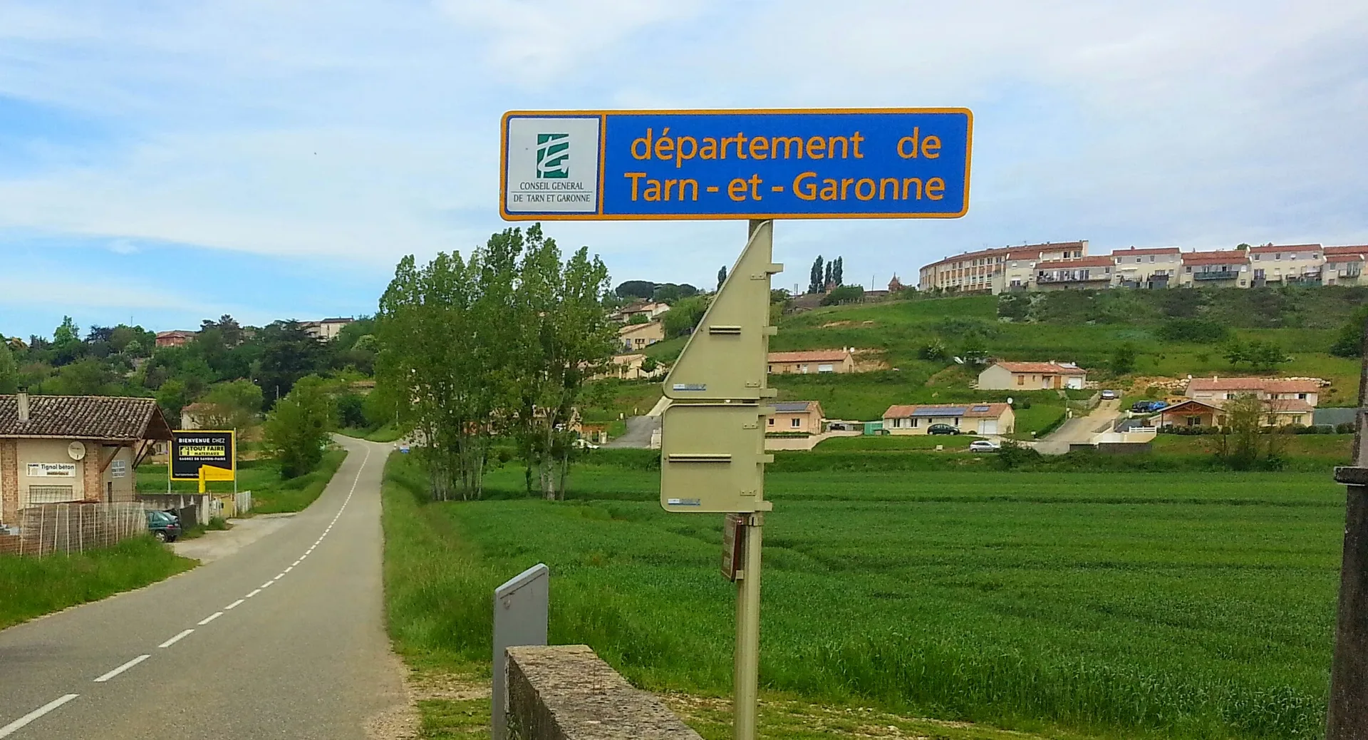 Lac de Monclar à Monclar-de-Quercy — À 734 m du lac