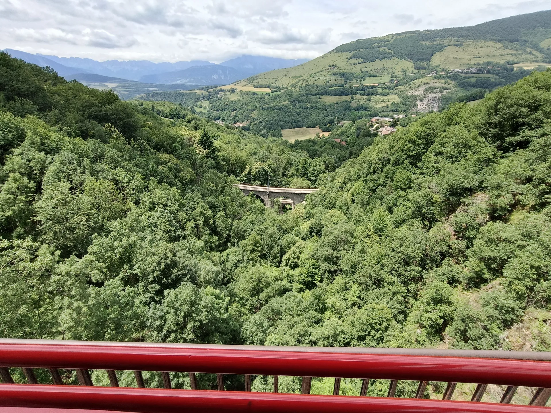 Lac de Monteynard-Avignonet à Avignonet — À 3,3 km du lac