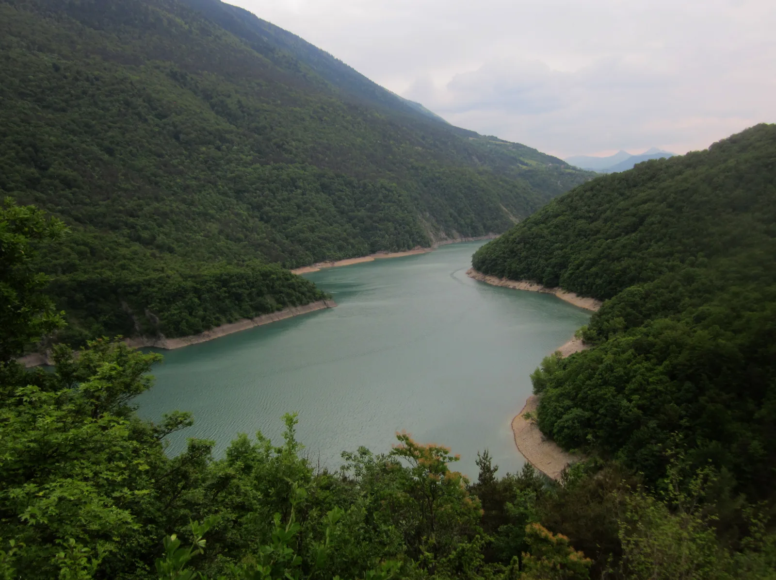 Lac de Monteynard-Avignonet à Avignonet — À 1,3 km du lac
