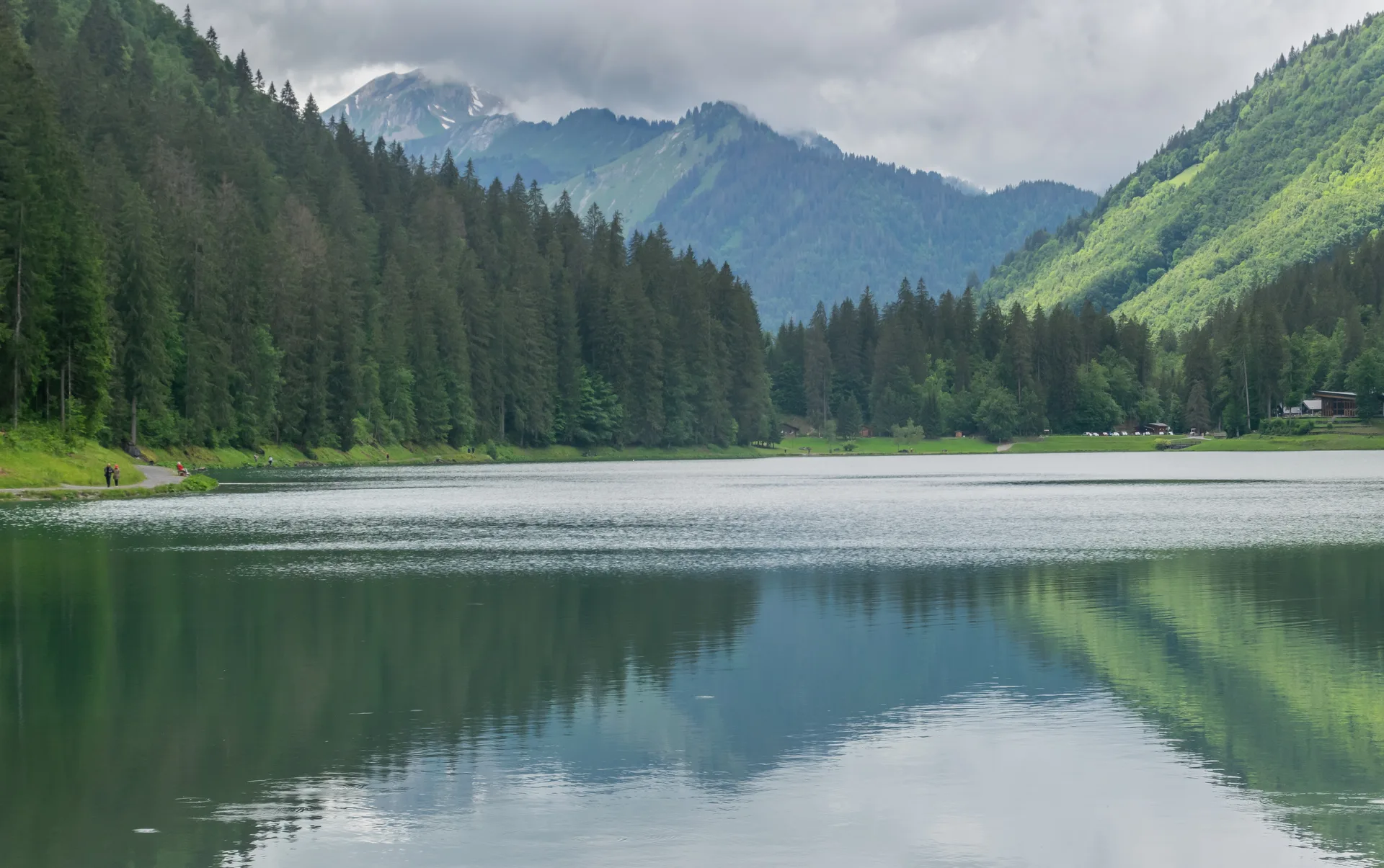 Lac de Montriond à Montriond — Sur le lac