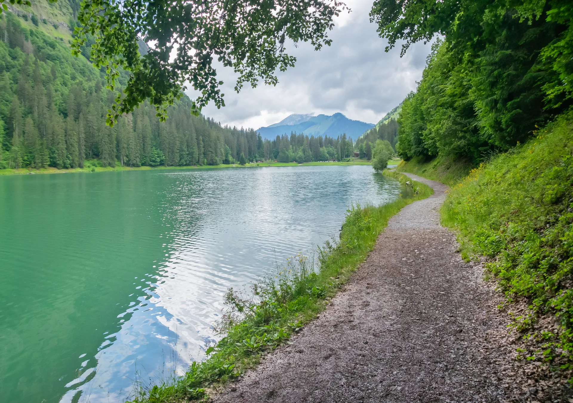 Lac de Montriond à Montriond — Sur le lac