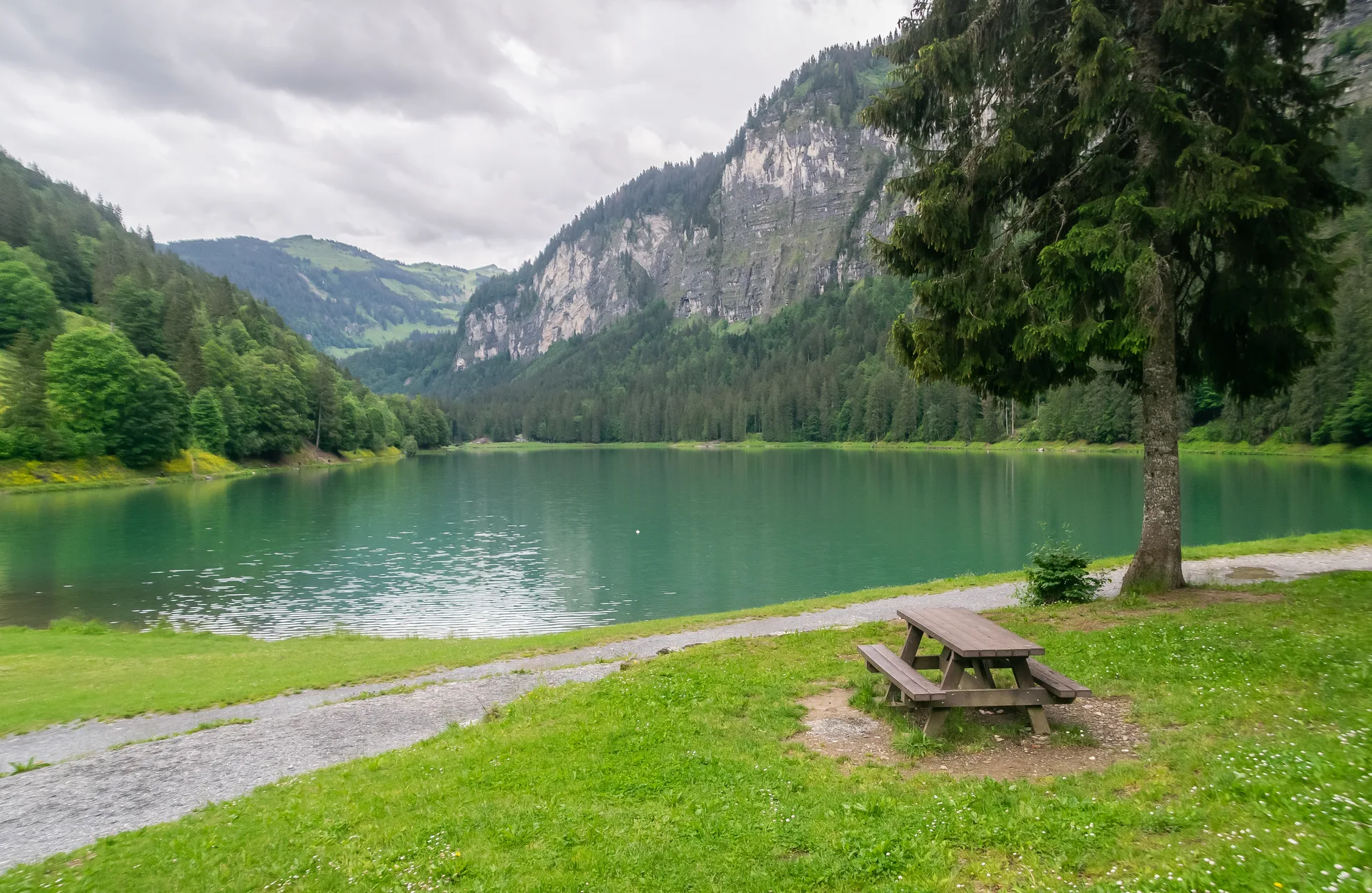 Lac de Montriond à Montriond — Sur le lac