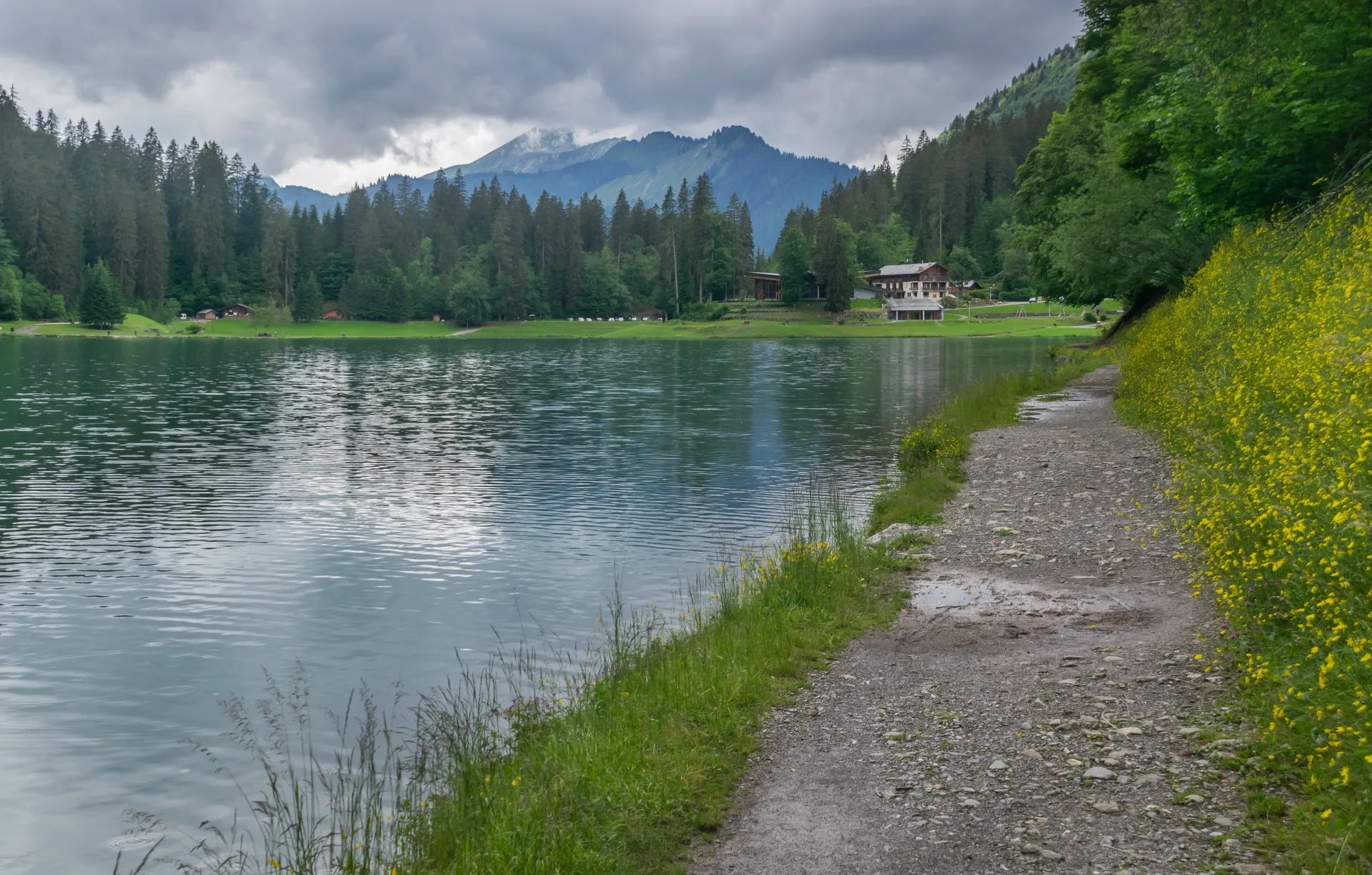 Lac de Montriond à Montriond — Sur le lac