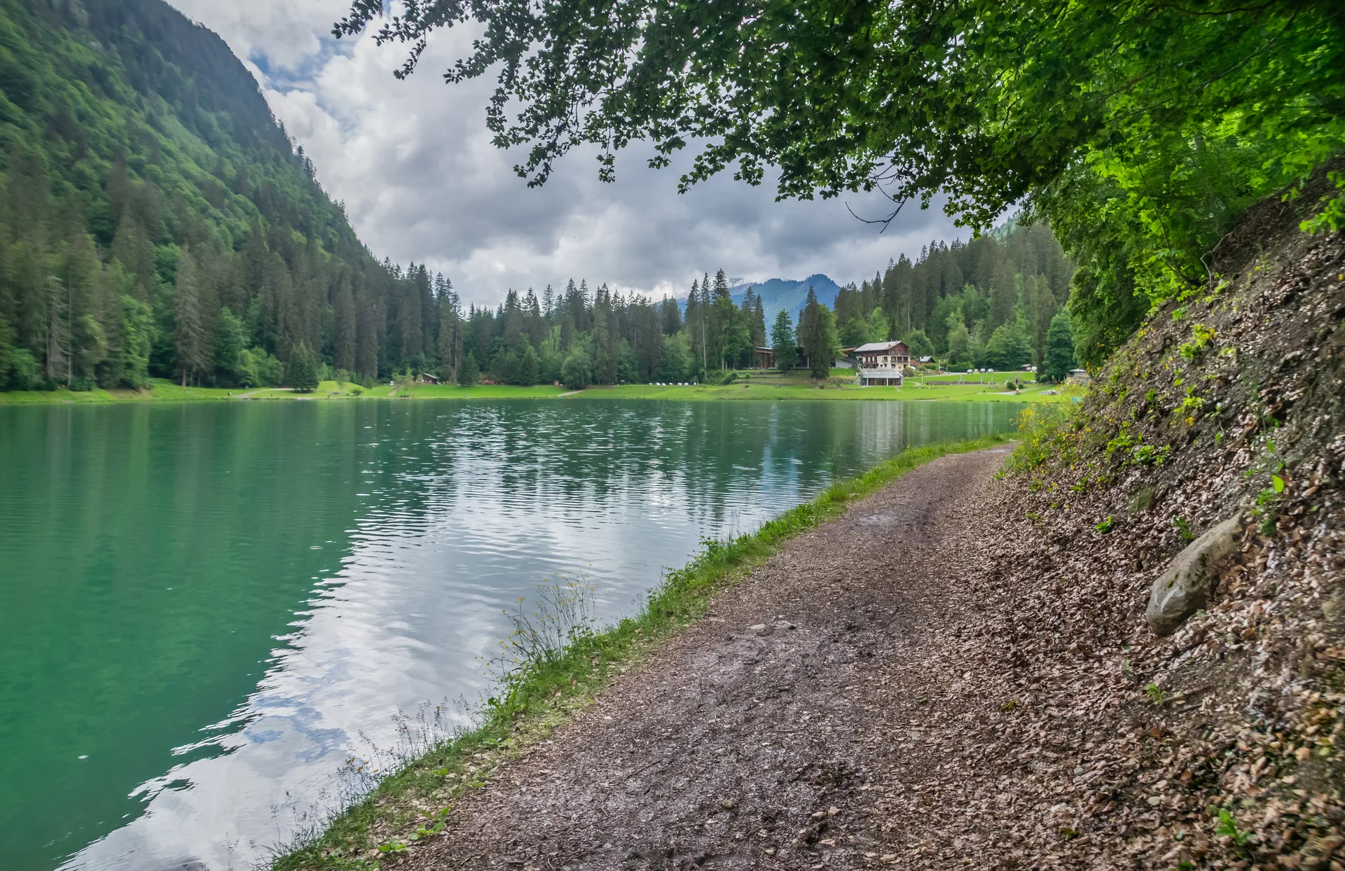 Lac de Montriond à Montriond — Sur le lac