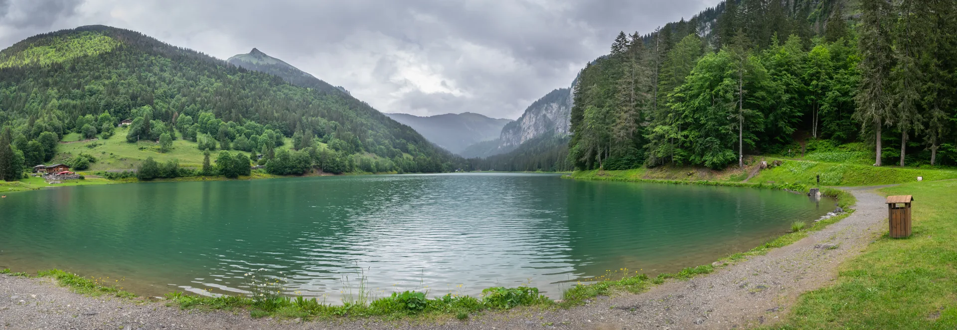 Lac de Montriond à Montriond — Sur le lac