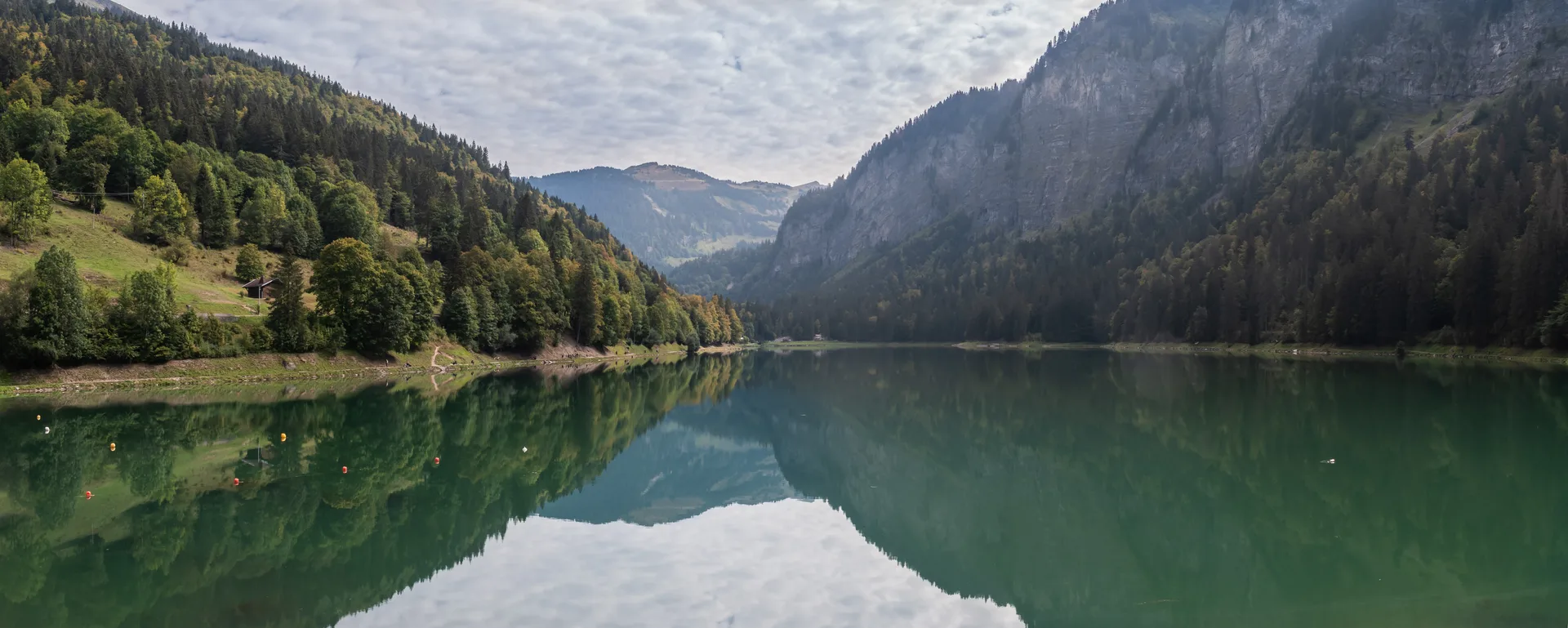 Lac de Montriond à Montriond — Sur le lac