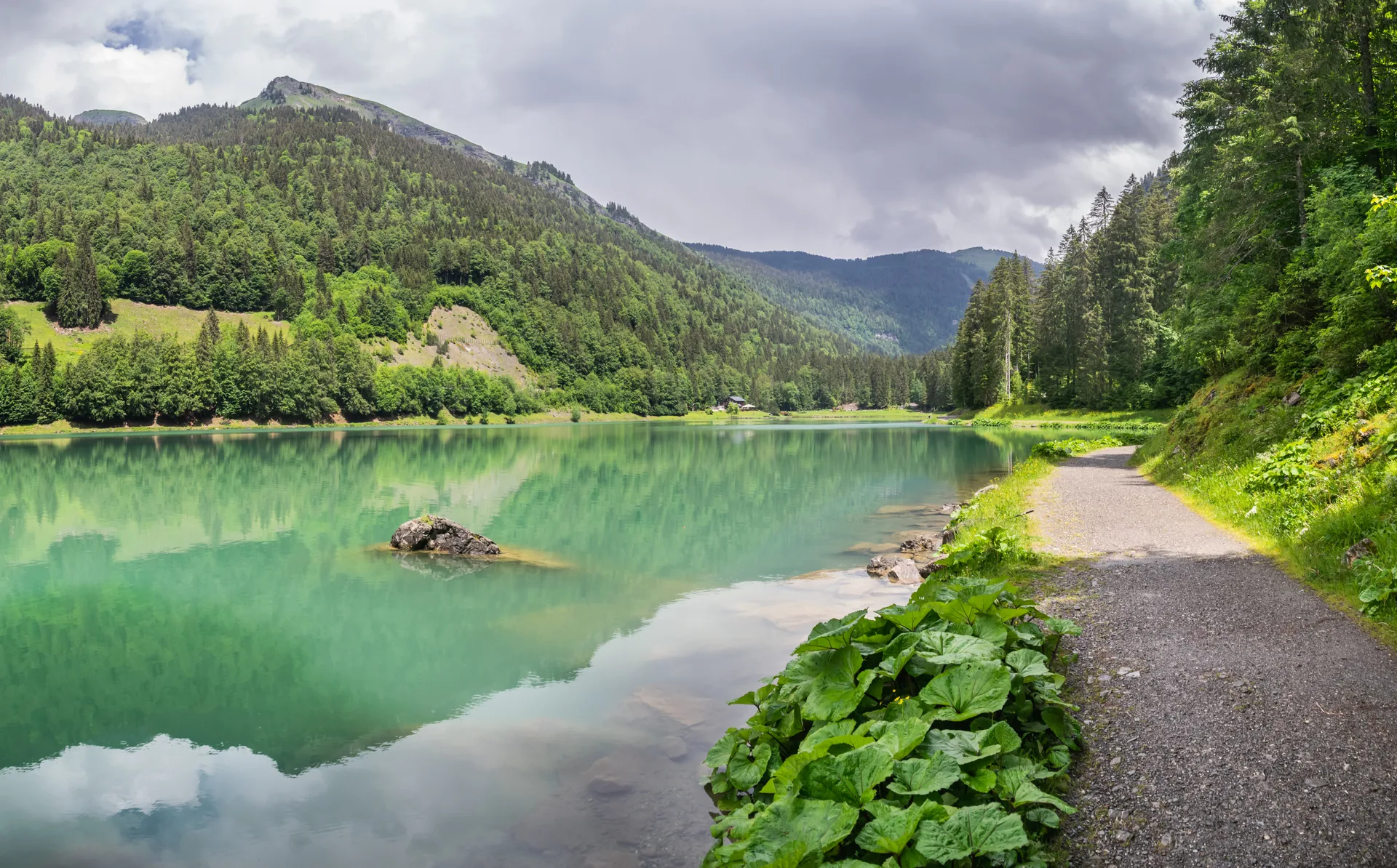 Lac de Montriond à Montriond — À 357 m du lac