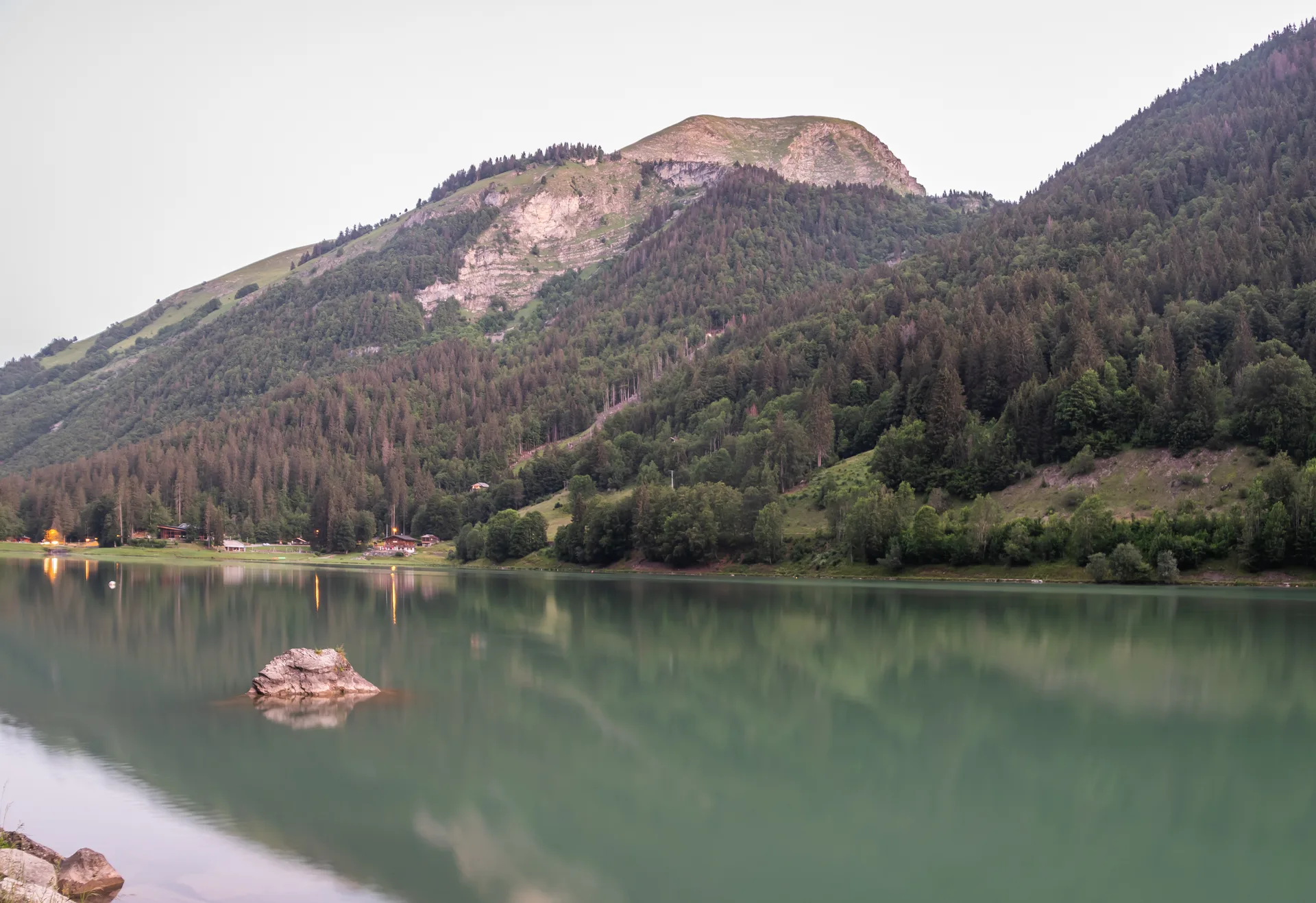 Lac de Montriond à Montriond — À 400 m du lac