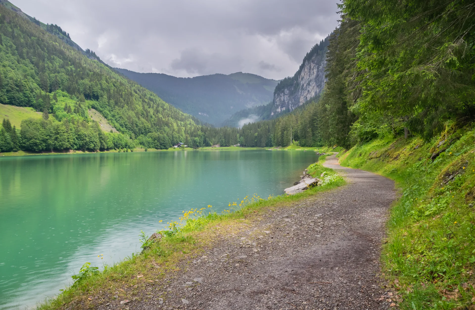Lac de Montriond à Montriond — Sur le lac