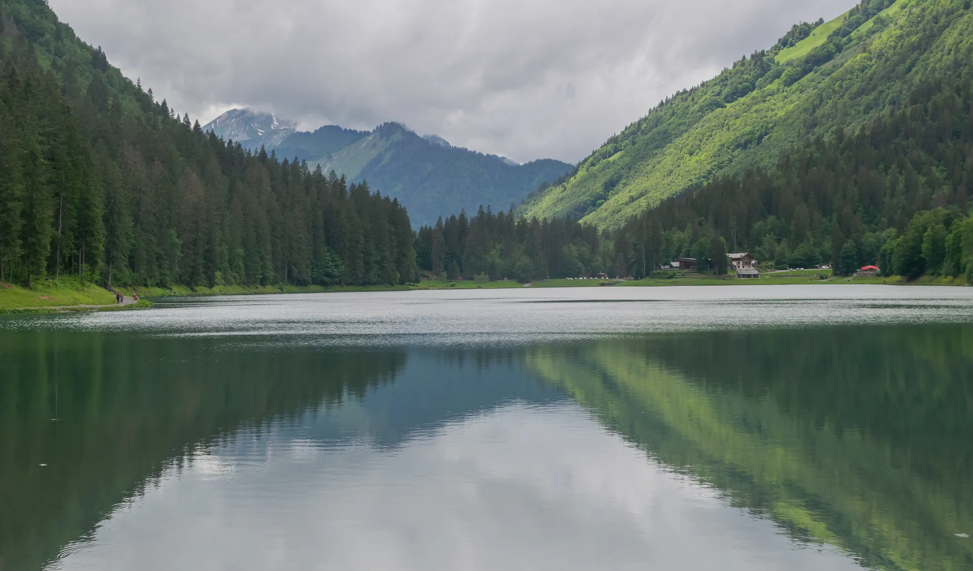 Lac de Montriond à Montriond — Sur le lac