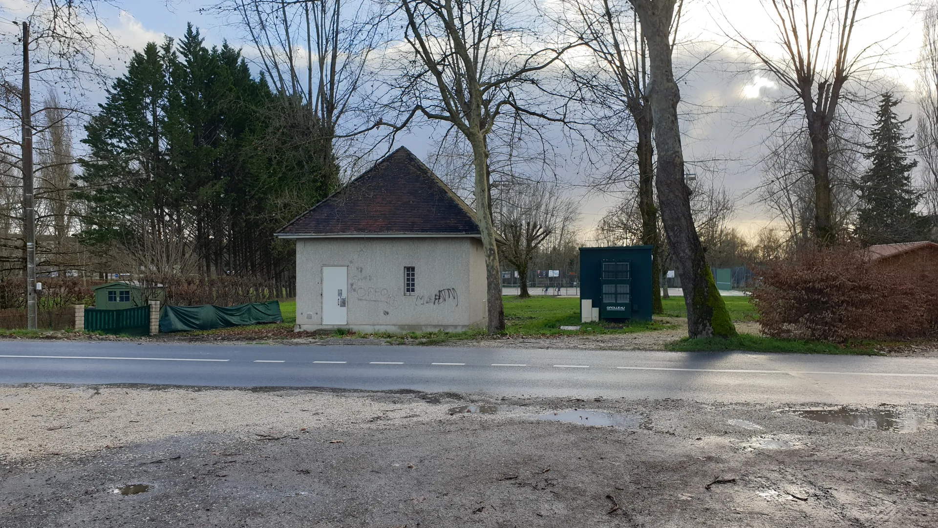 Lac de Moulinet à Monmarvès — À 3,5 km du lac