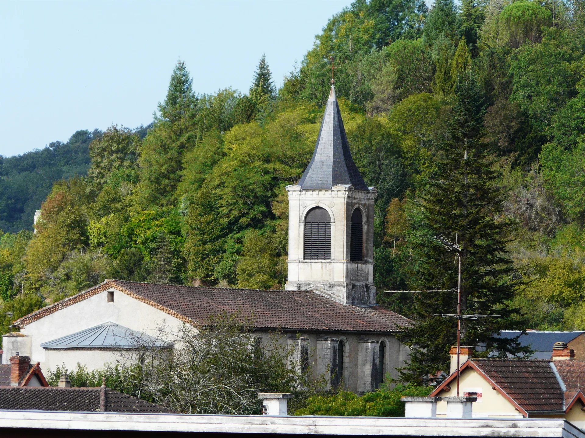 Lac de Neufont à Saint-Amand-de-Vergt — À 2,6 km du lac