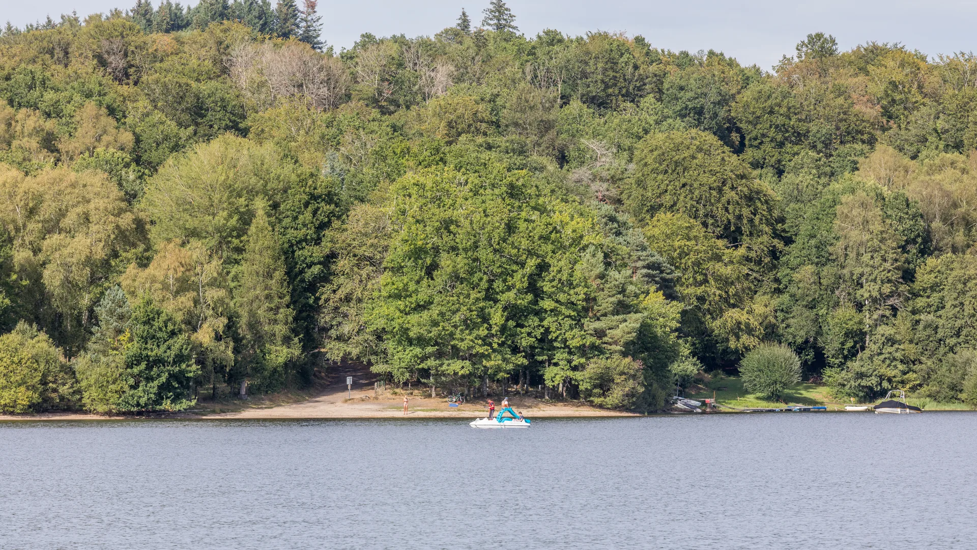 Lac de Neuvic à Neuvic — À 509 m du lac