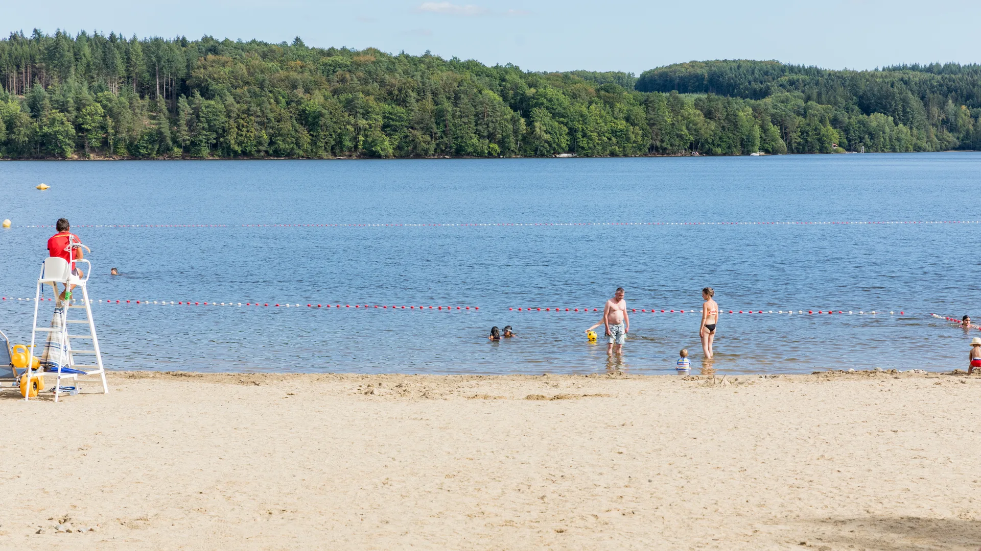 Lac de Neuvic à Neuvic — Sur le lac