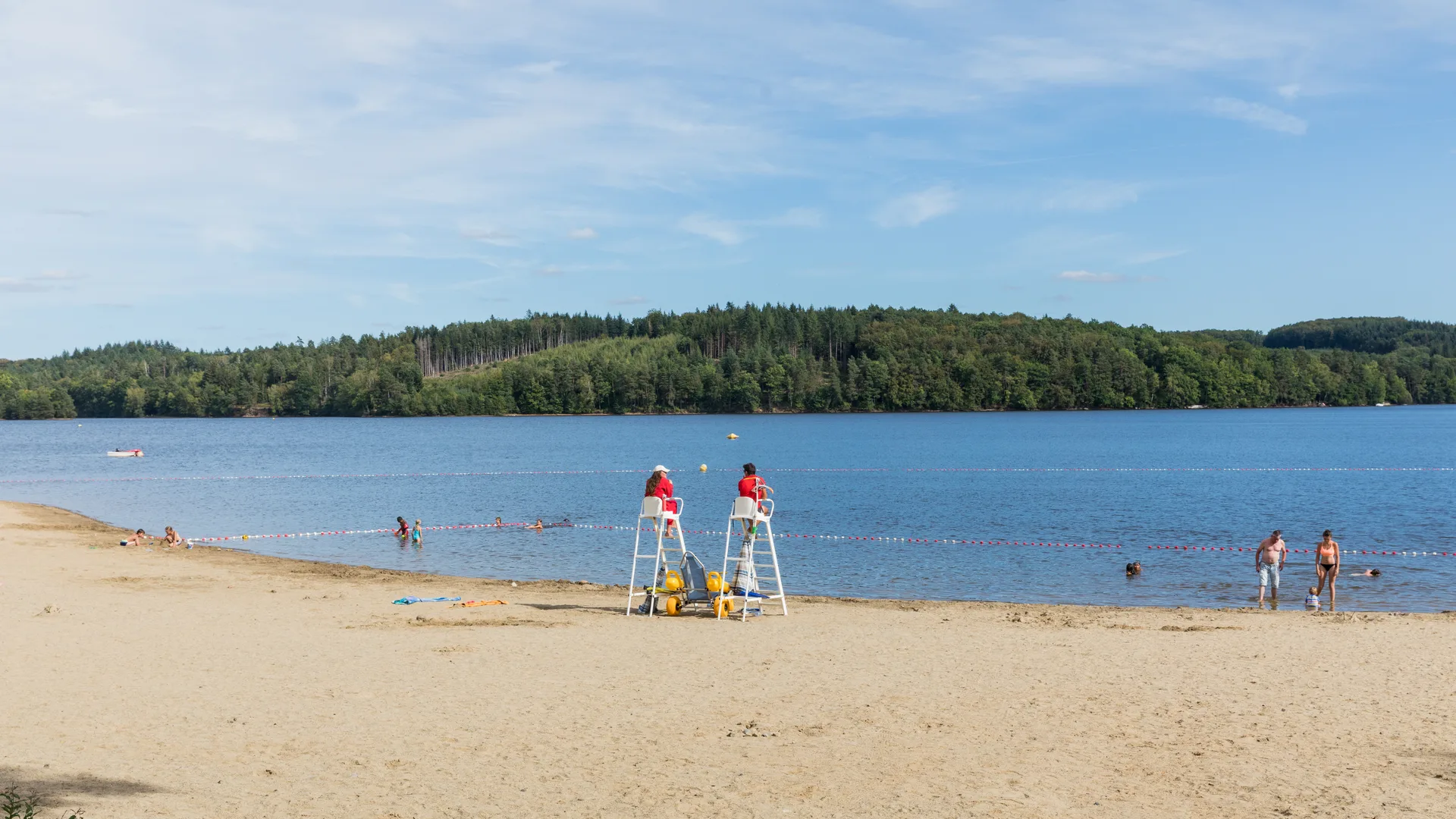 Lac de Neuvic à Neuvic — Sur le lac