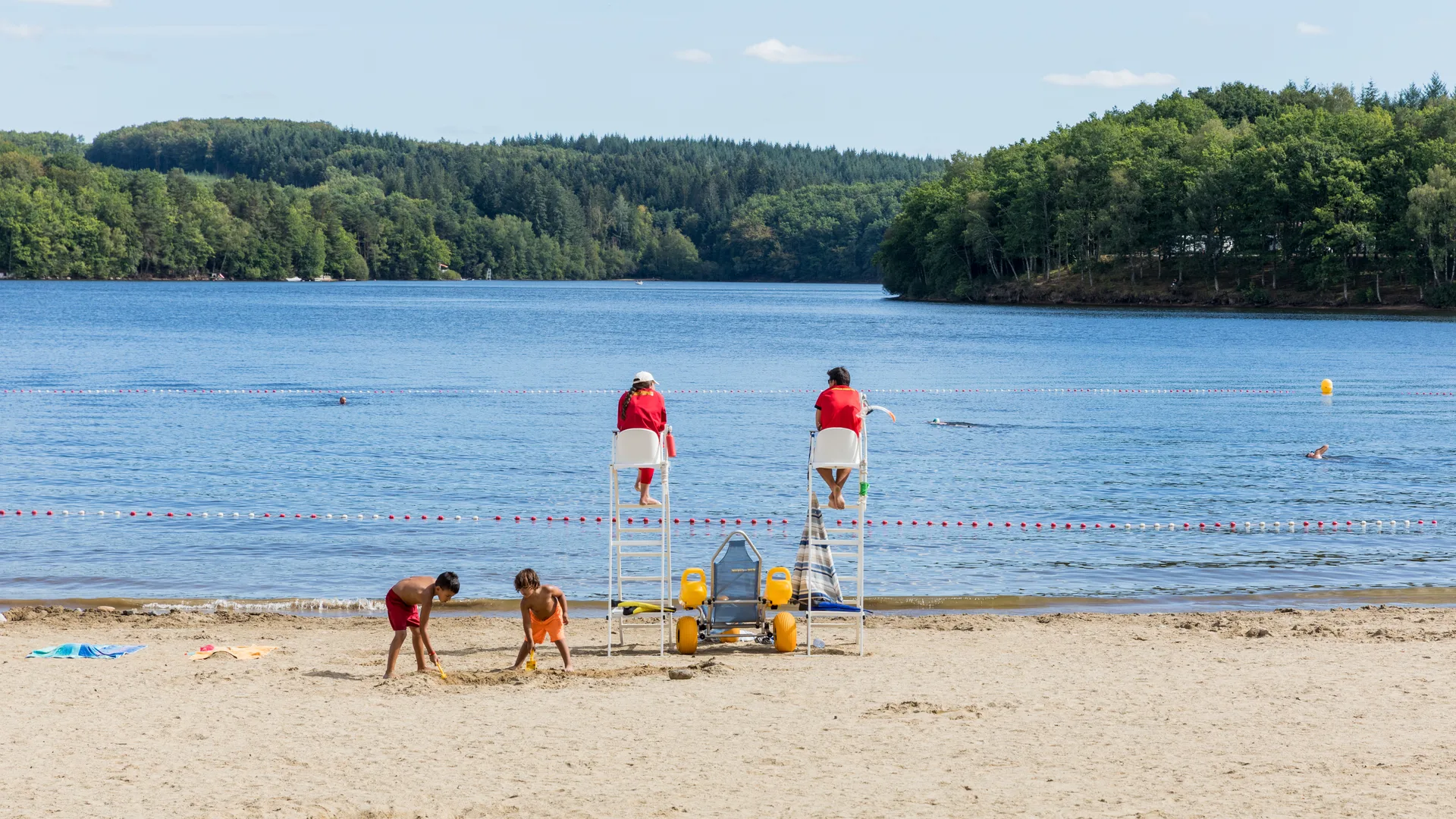 Lac de Neuvic à Neuvic — À 276 m du lac