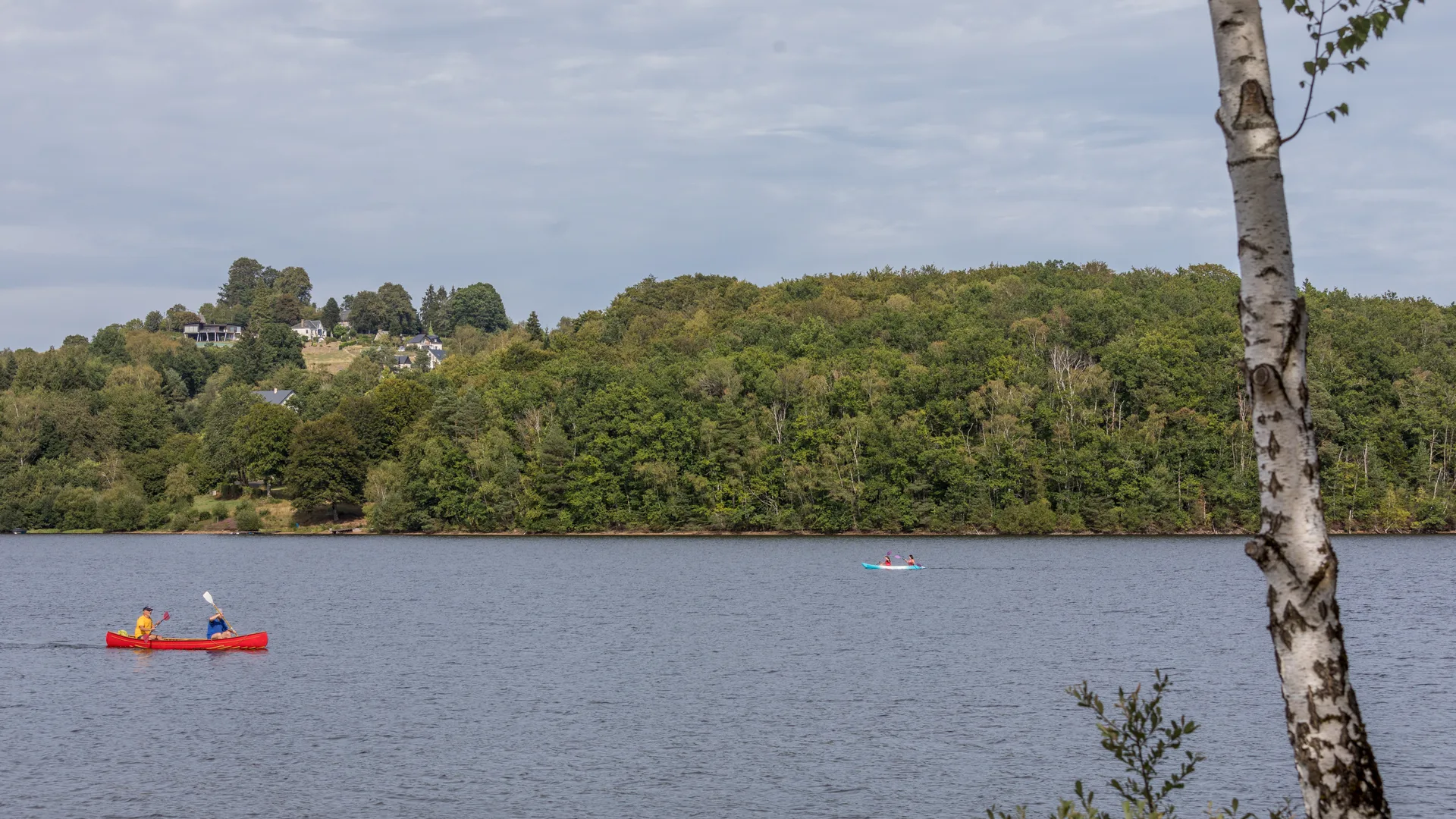 Lac de Neuvic à Neuvic — À 490 m du lac