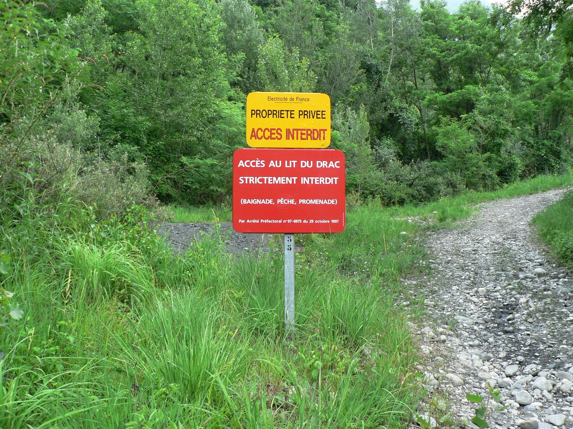 Lac de Notre dame de Commiers à Notre-Dame-de-Commiers — À 2,5 km du lac