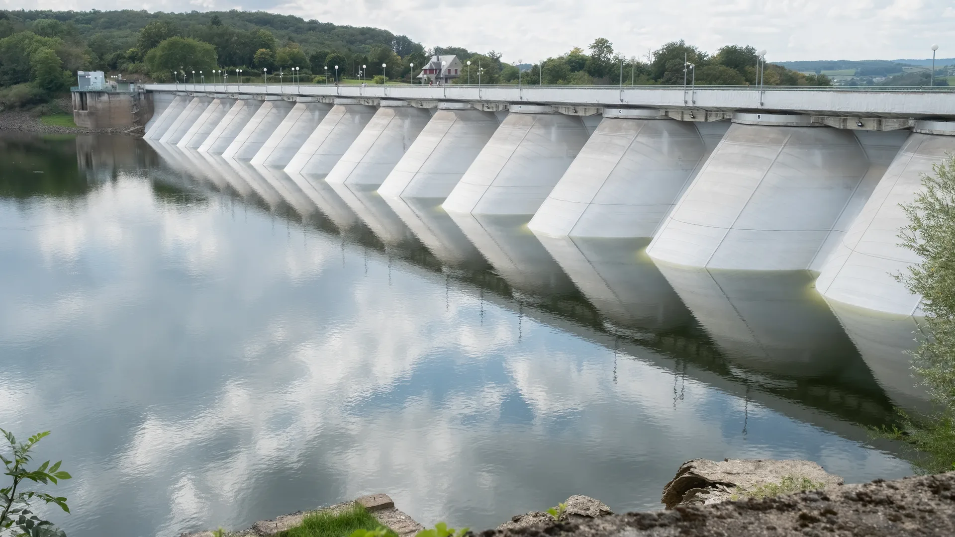 Lac de Pannecière à Chaumard — À 1,9 km du lac