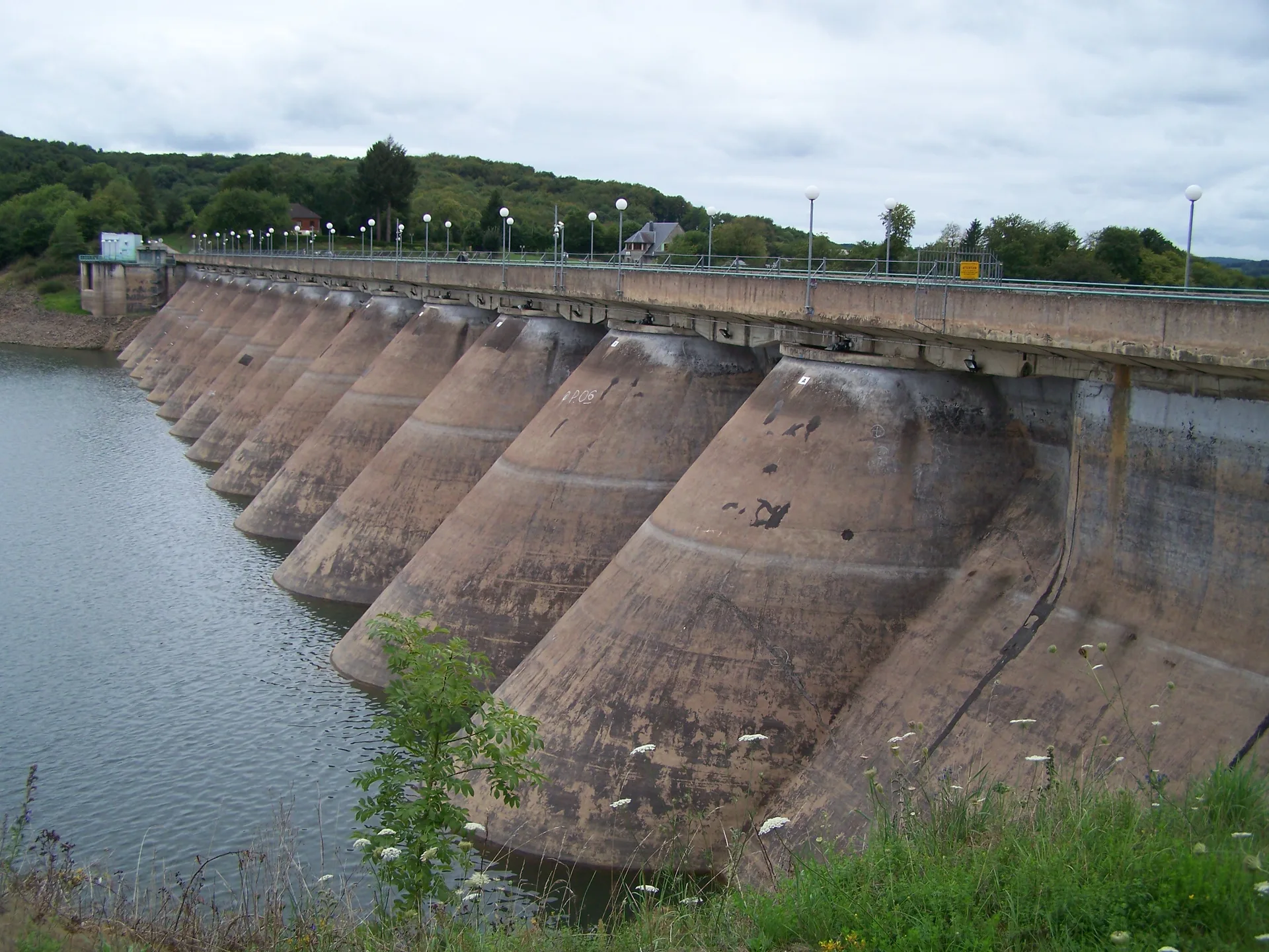 Lac de Pannecière à Chaumard — À 1,9 km du lac