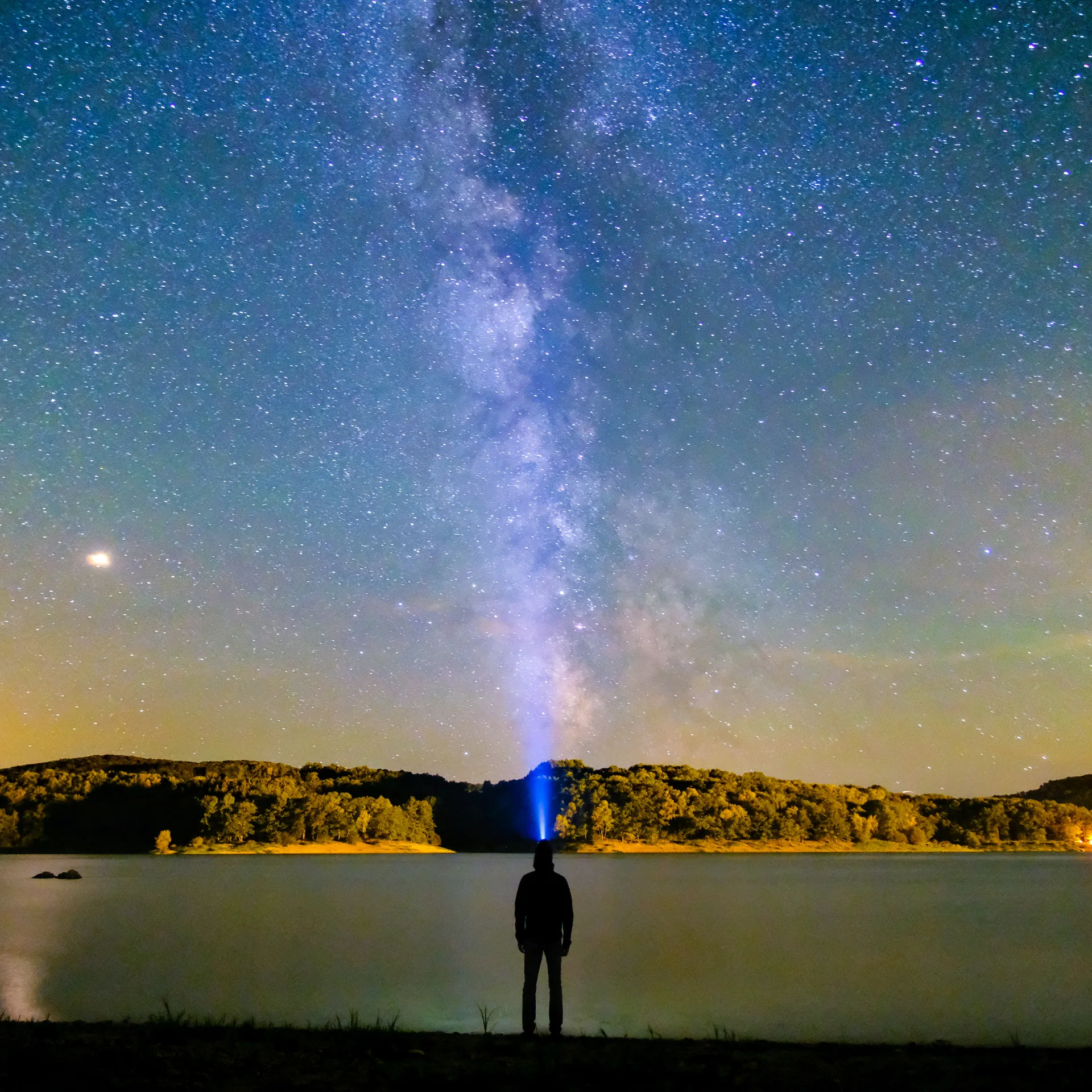 Lac de Pannecière à Chaumard — À 419 m du lac