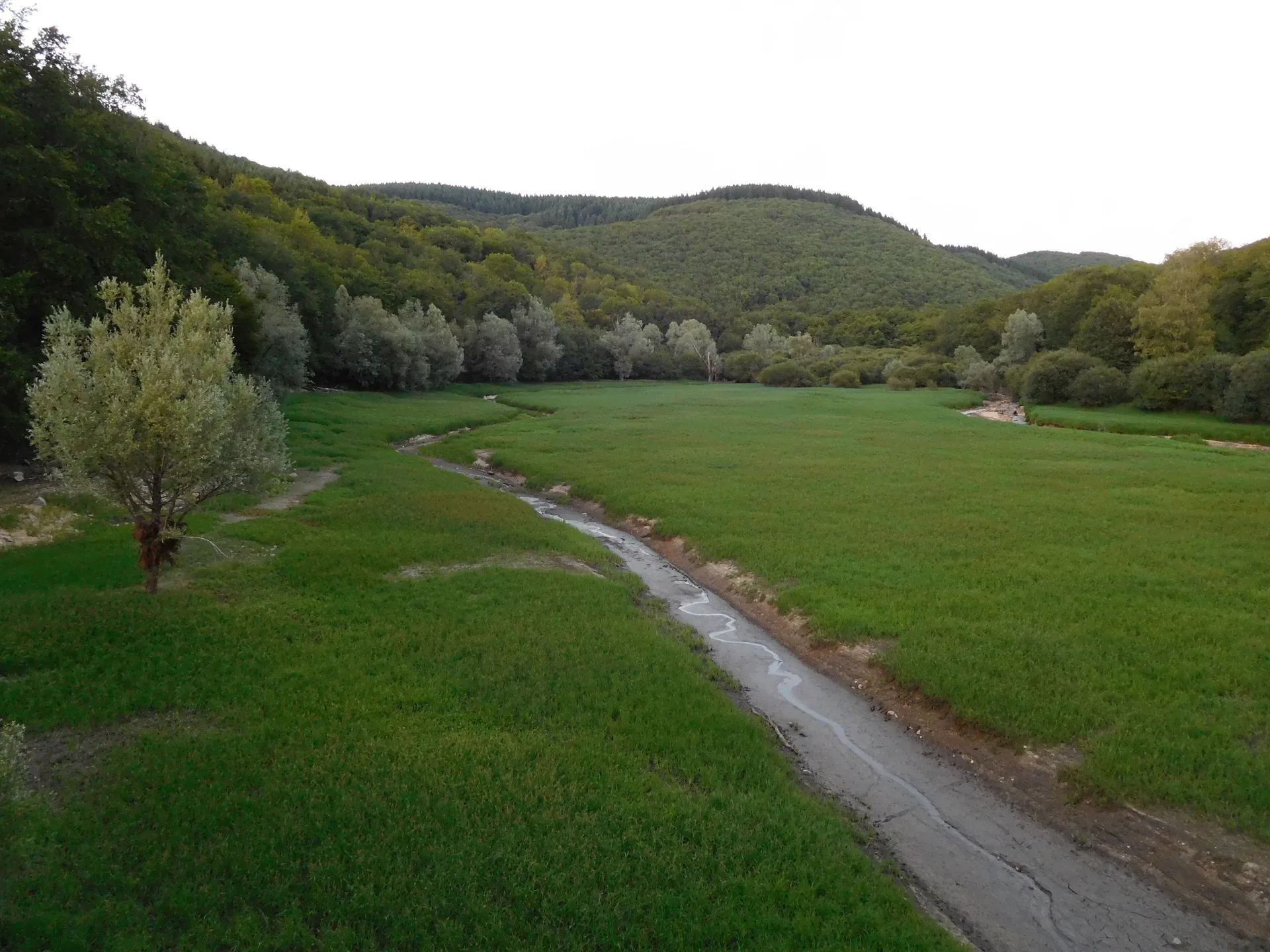 Lac de Pannecière à Chaumard — À 2,8 km du lac