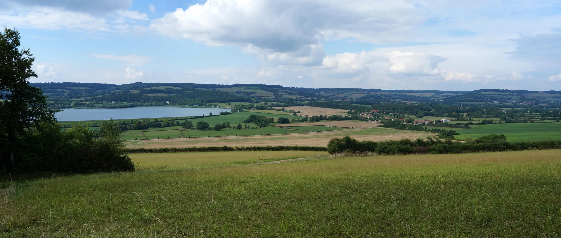 Lac de Panthier à Vandenesse-en-Auxois — À 1,4 km du lac