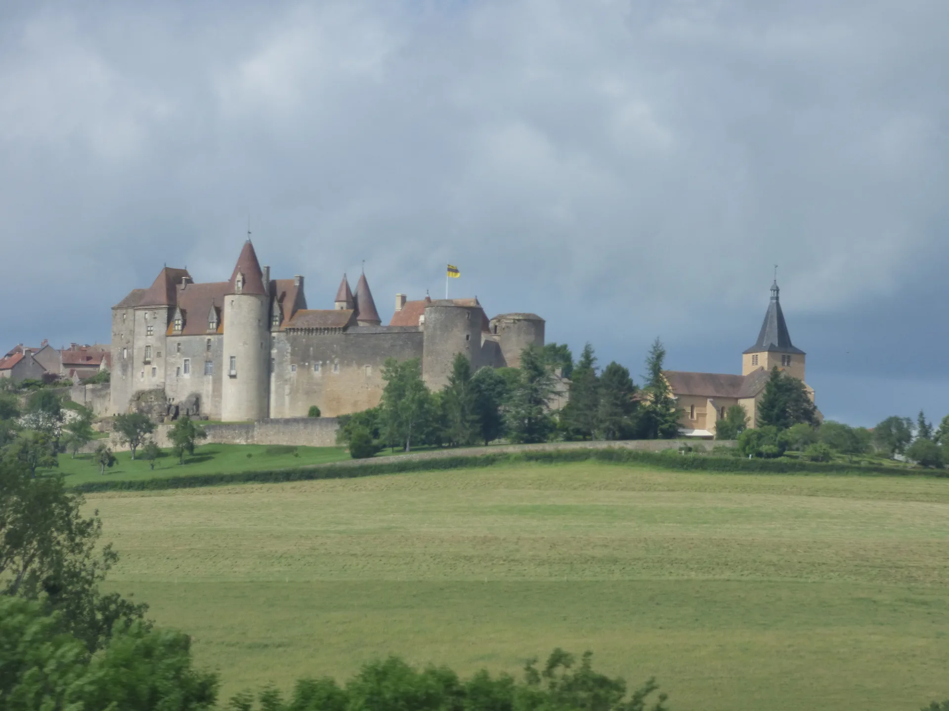 Lac de Panthier à Vandenesse-en-Auxois — À 2,4 km du lac