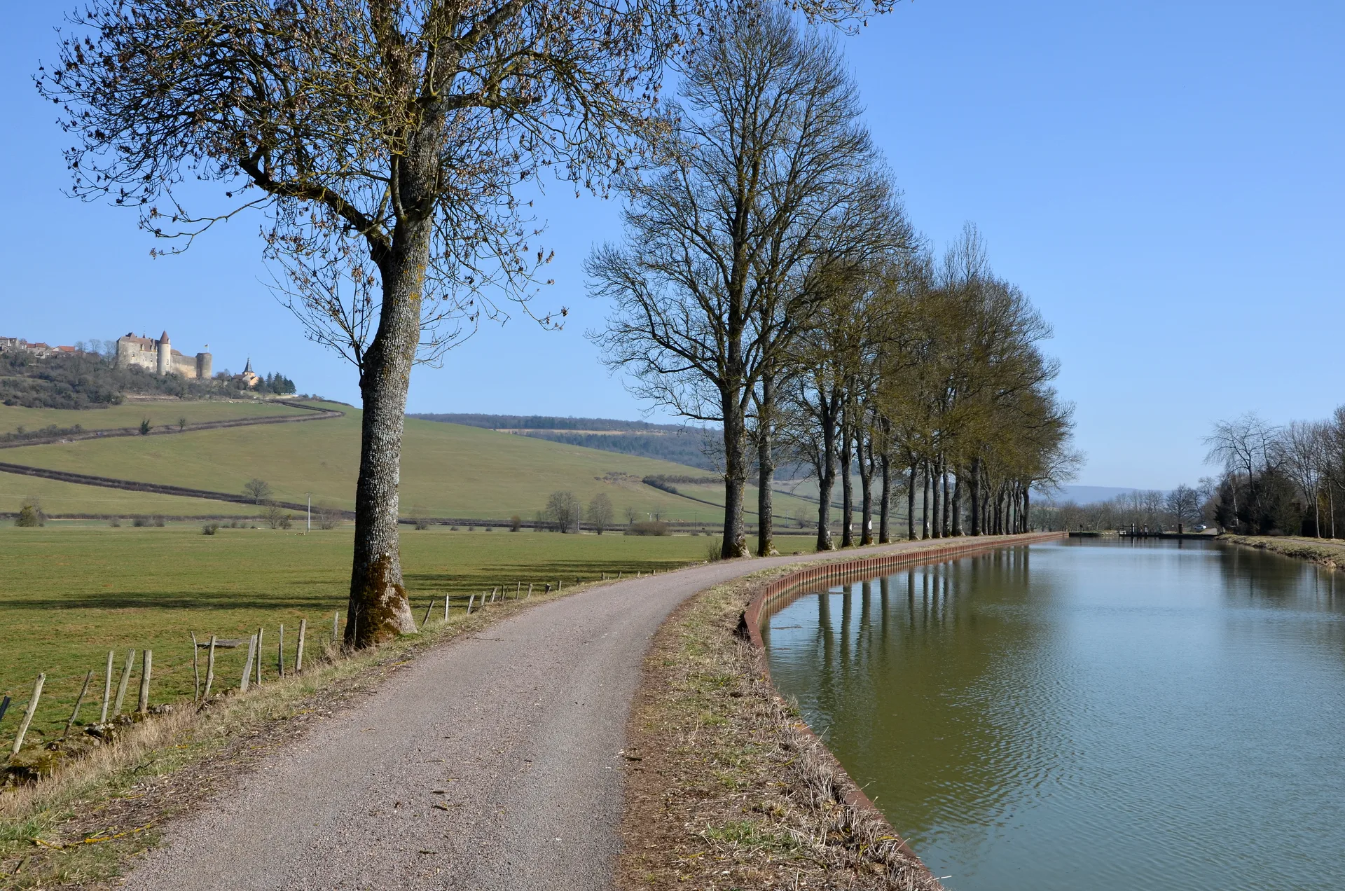 Lac de Panthier à Vandenesse-en-Auxois — À 2,1 km du lac