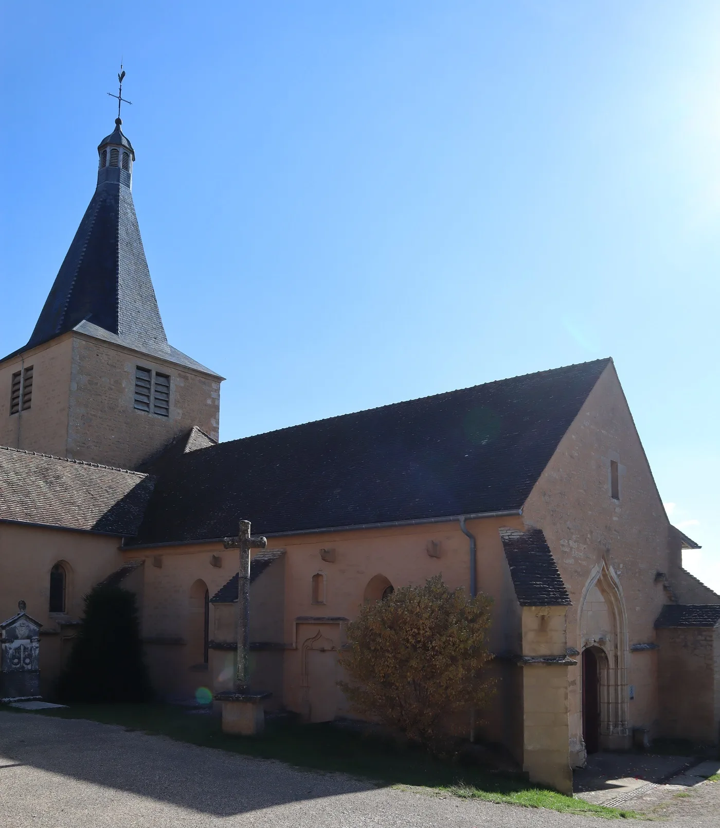 Lac de Panthier à Vandenesse-en-Auxois — À 2,5 km du lac
