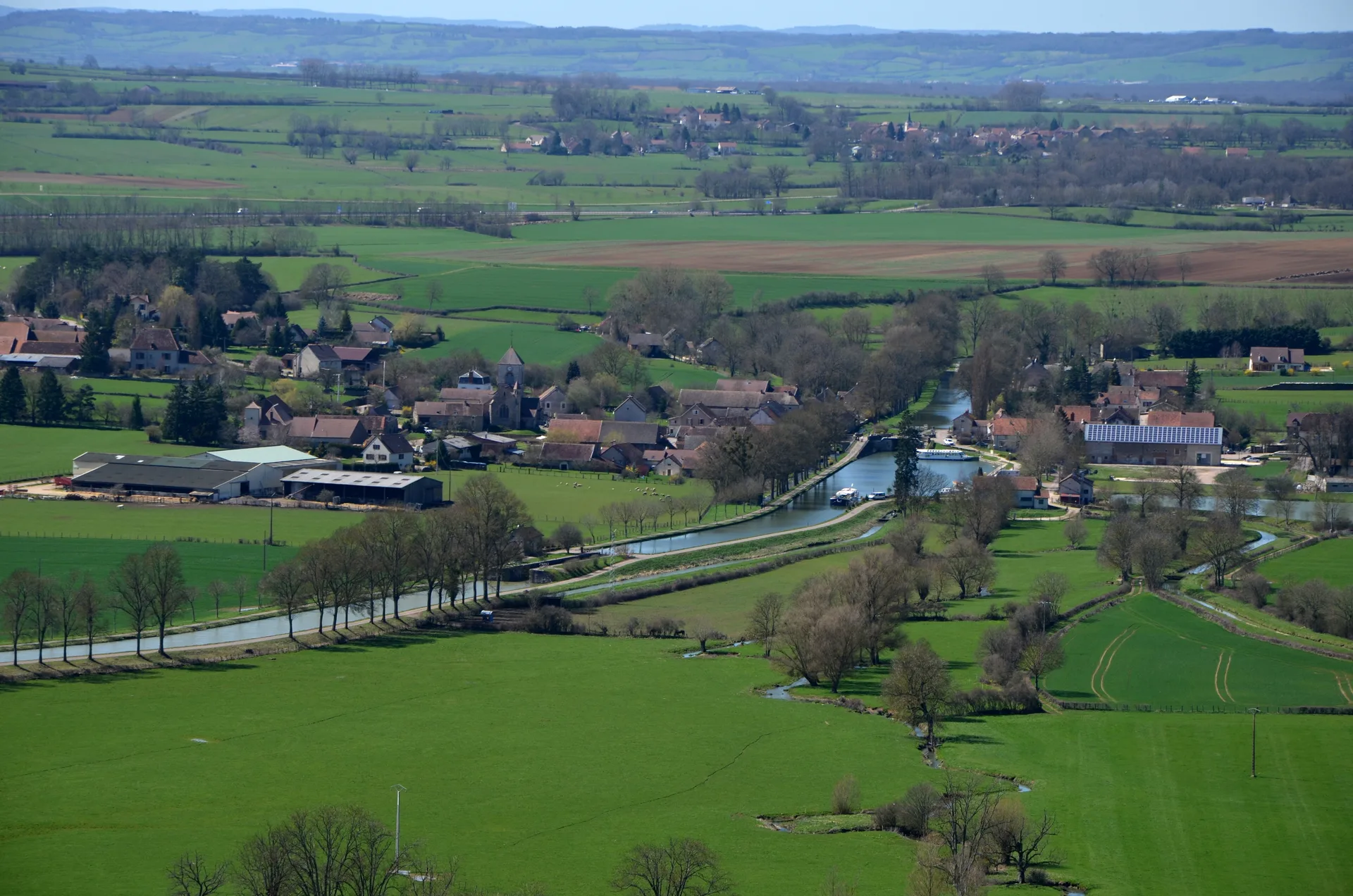 Lac de Panthier à Vandenesse-en-Auxois — À 2,2 km du lac