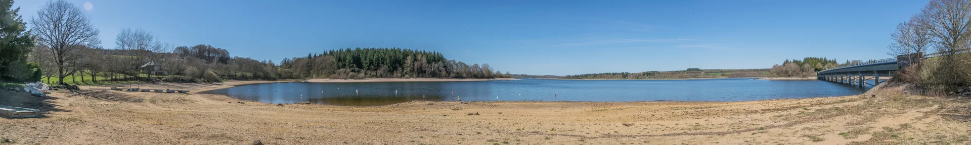 Lac de Pareloup 02 à Salles-Curan — À 750 m du lac