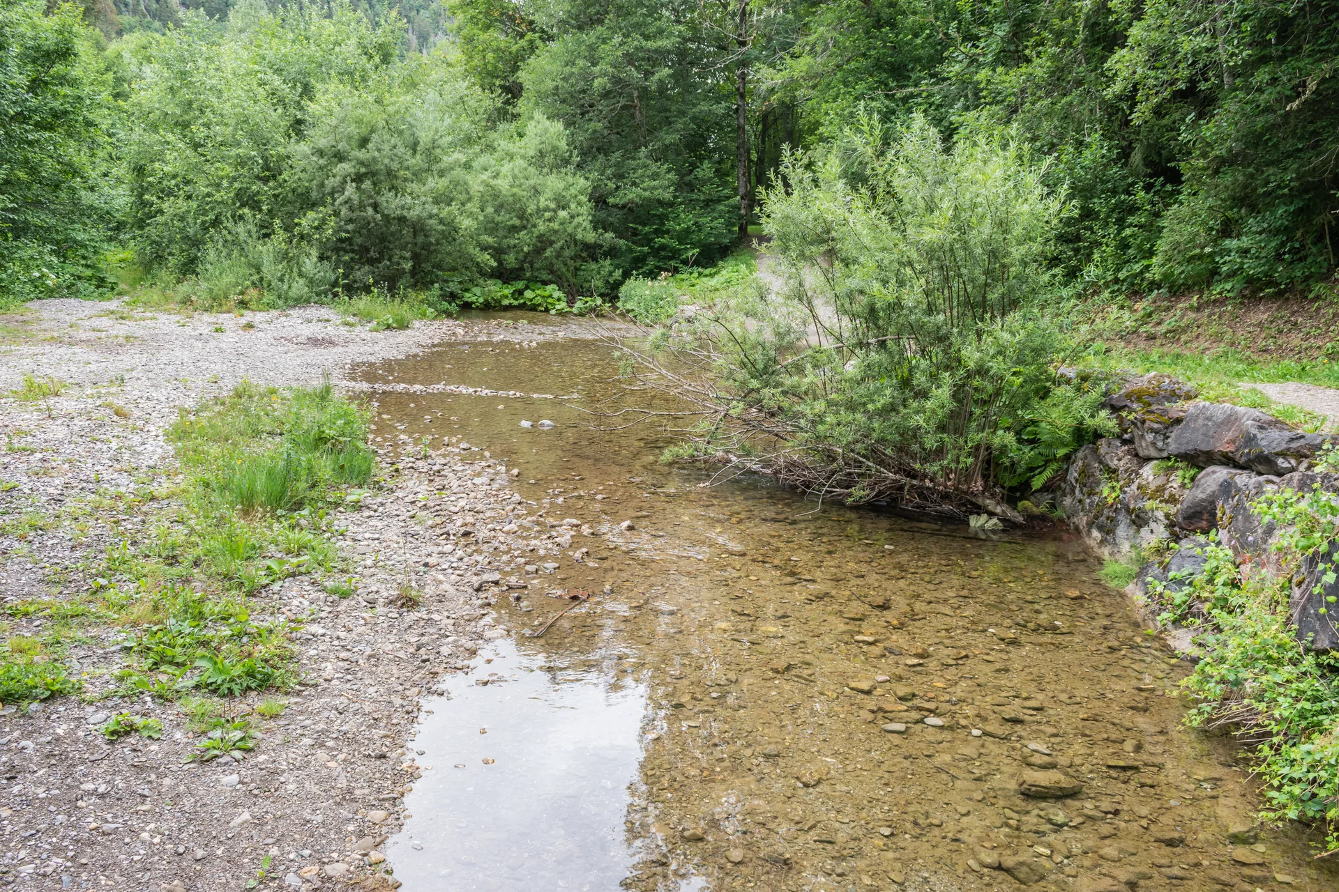 Lac de Petetoz  à Bellevaux — À 2,7 km du lac