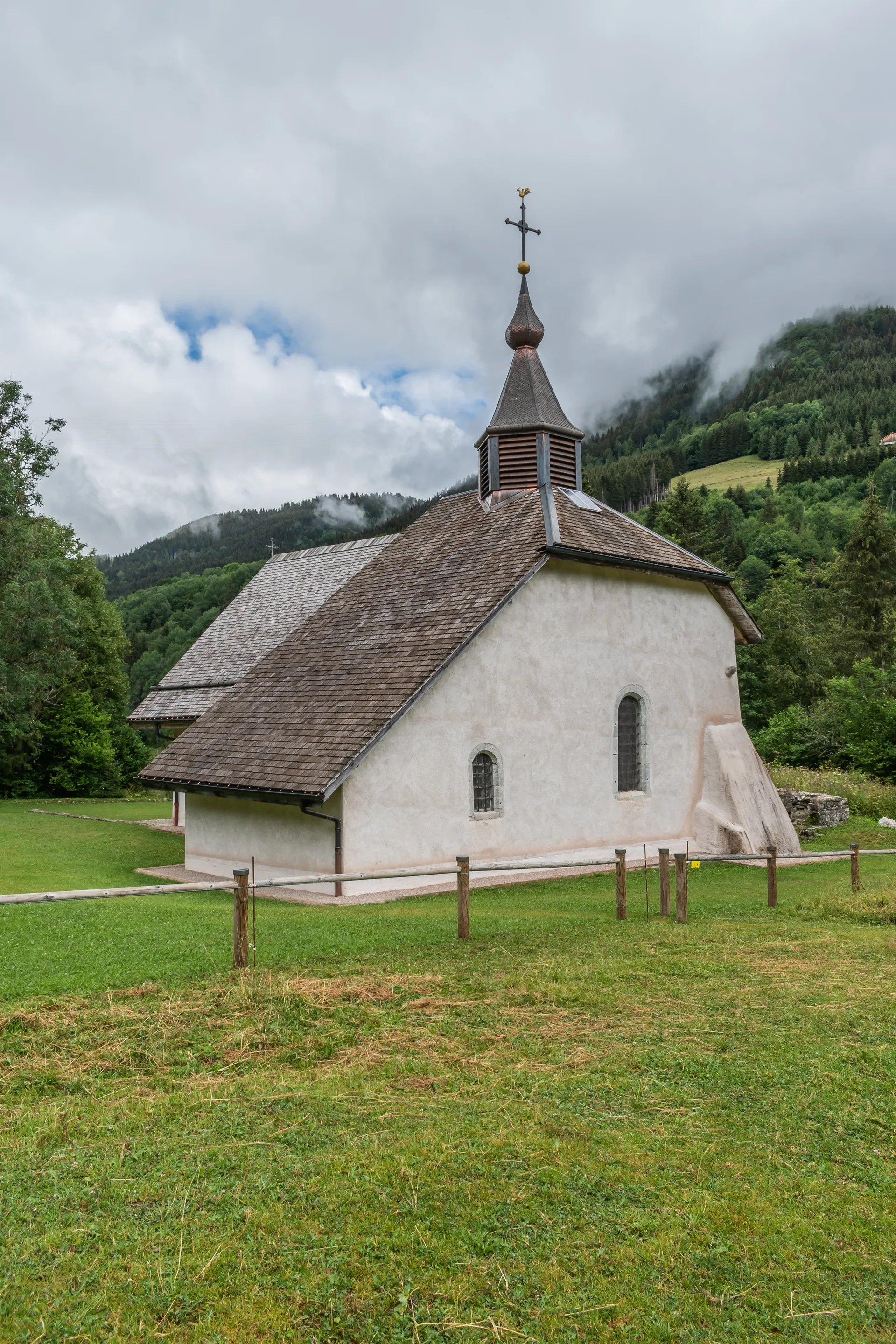 Lac de Petetoz  à Bellevaux — À 2,8 km du lac