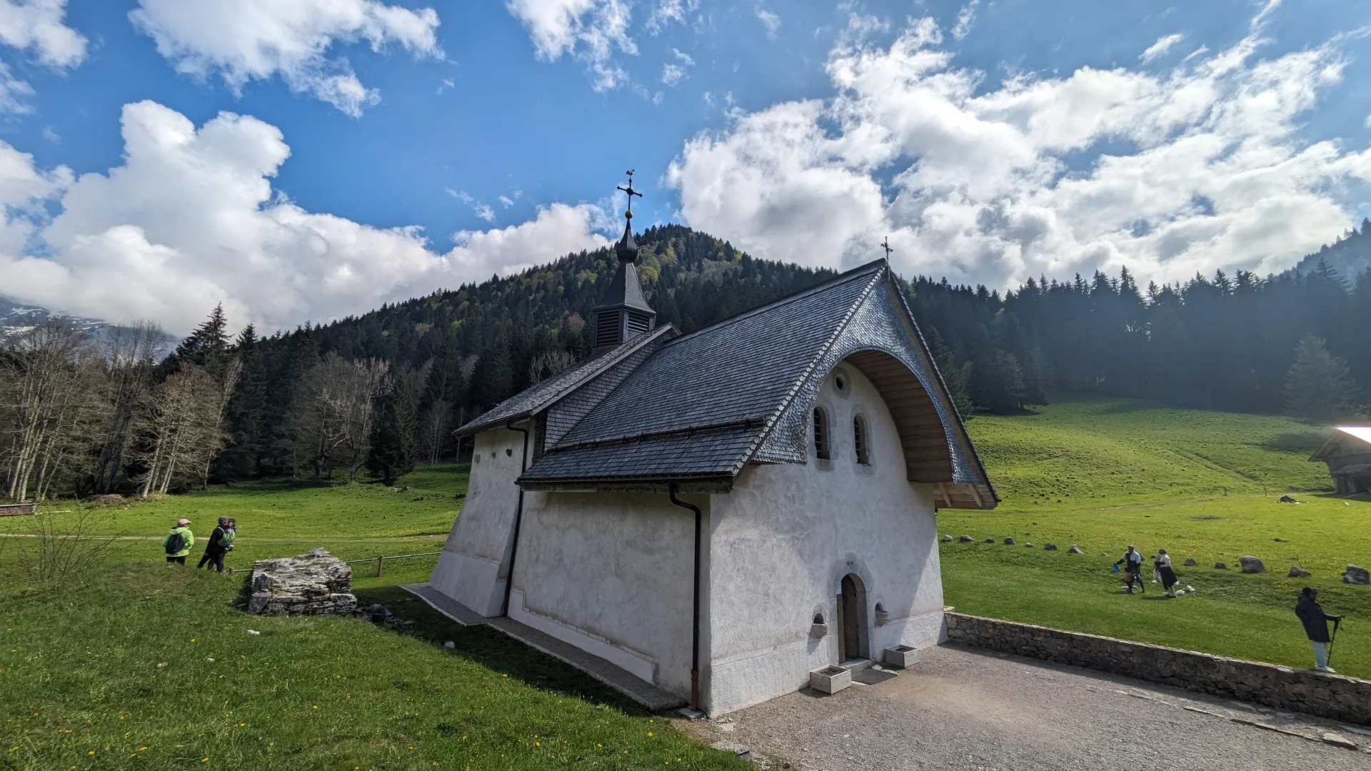 Lac de Petetoz  à Bellevaux — À 2,8 km du lac