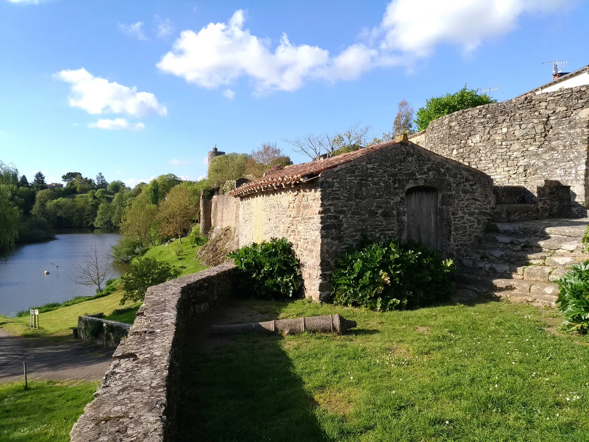 Lac de Pierre Brune à Vouvant — À 767 m du lac