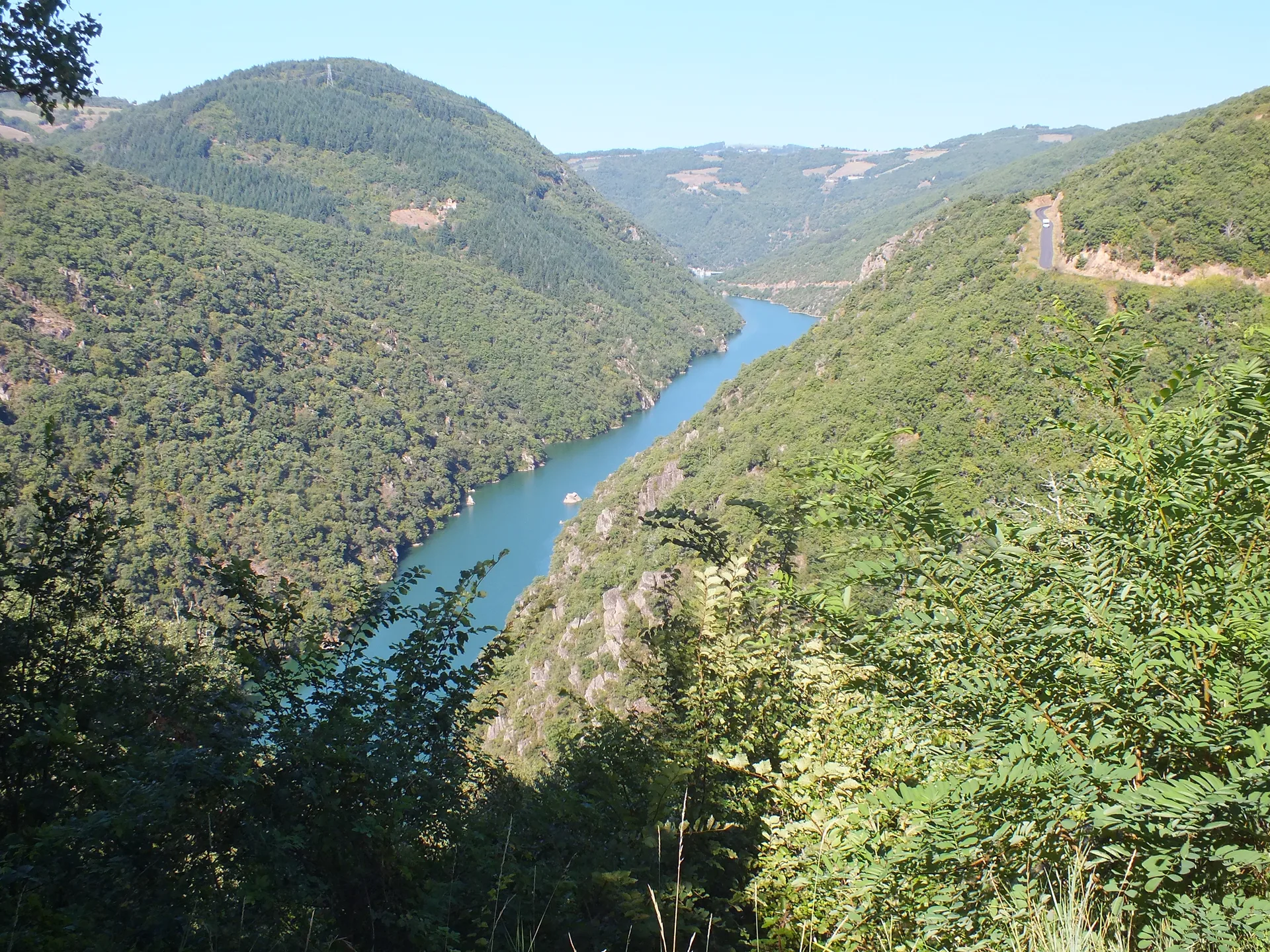 Lac de Pinet à Viala-du-Tarn — À 1,8 km du lac